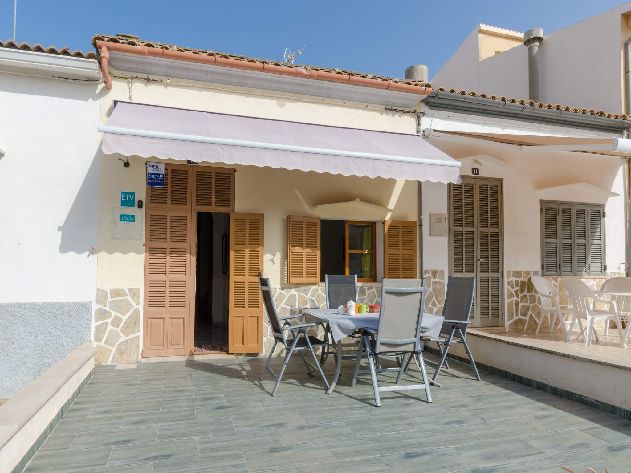   YourHouse Petita