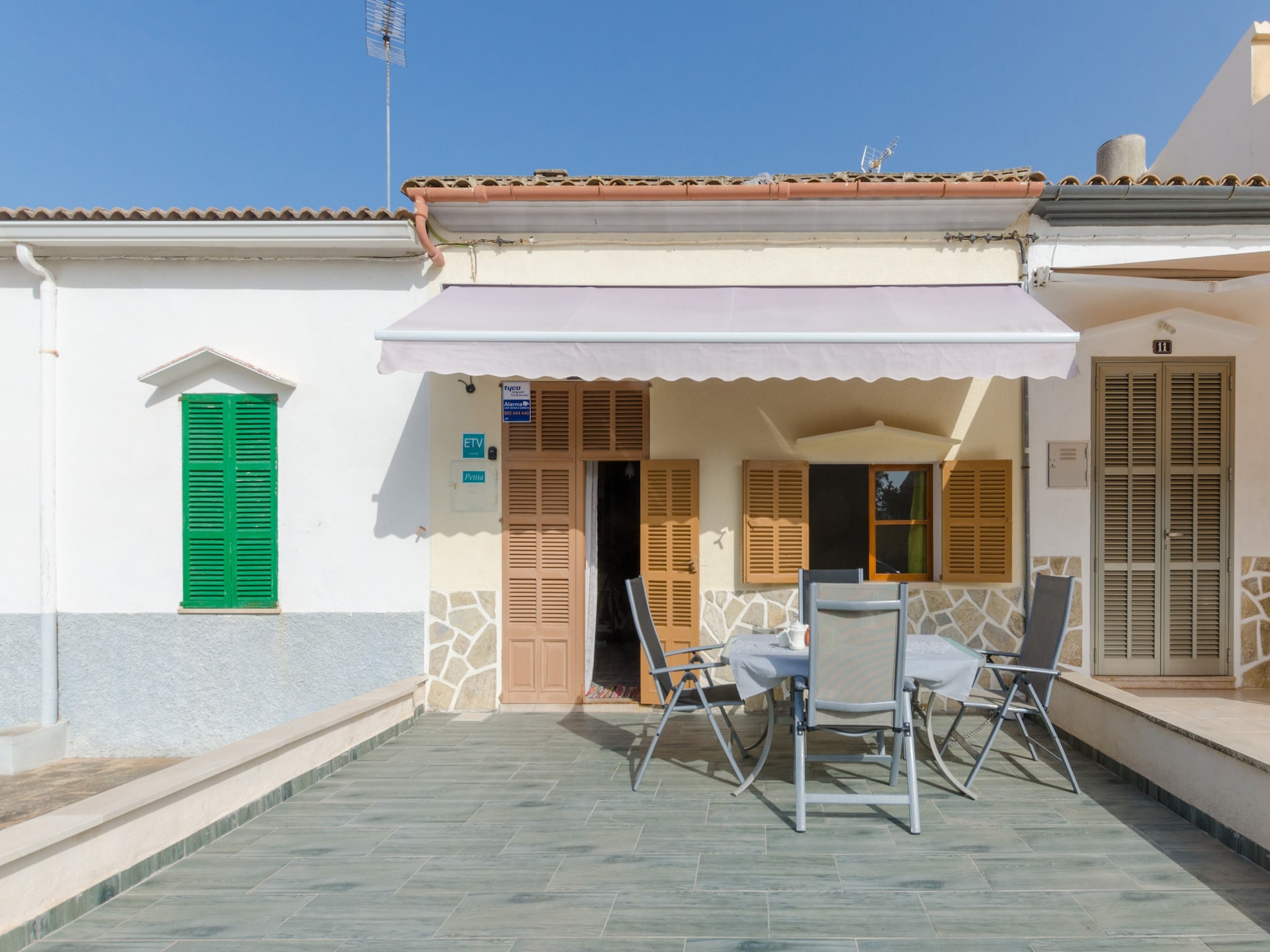   YourHouse Petita