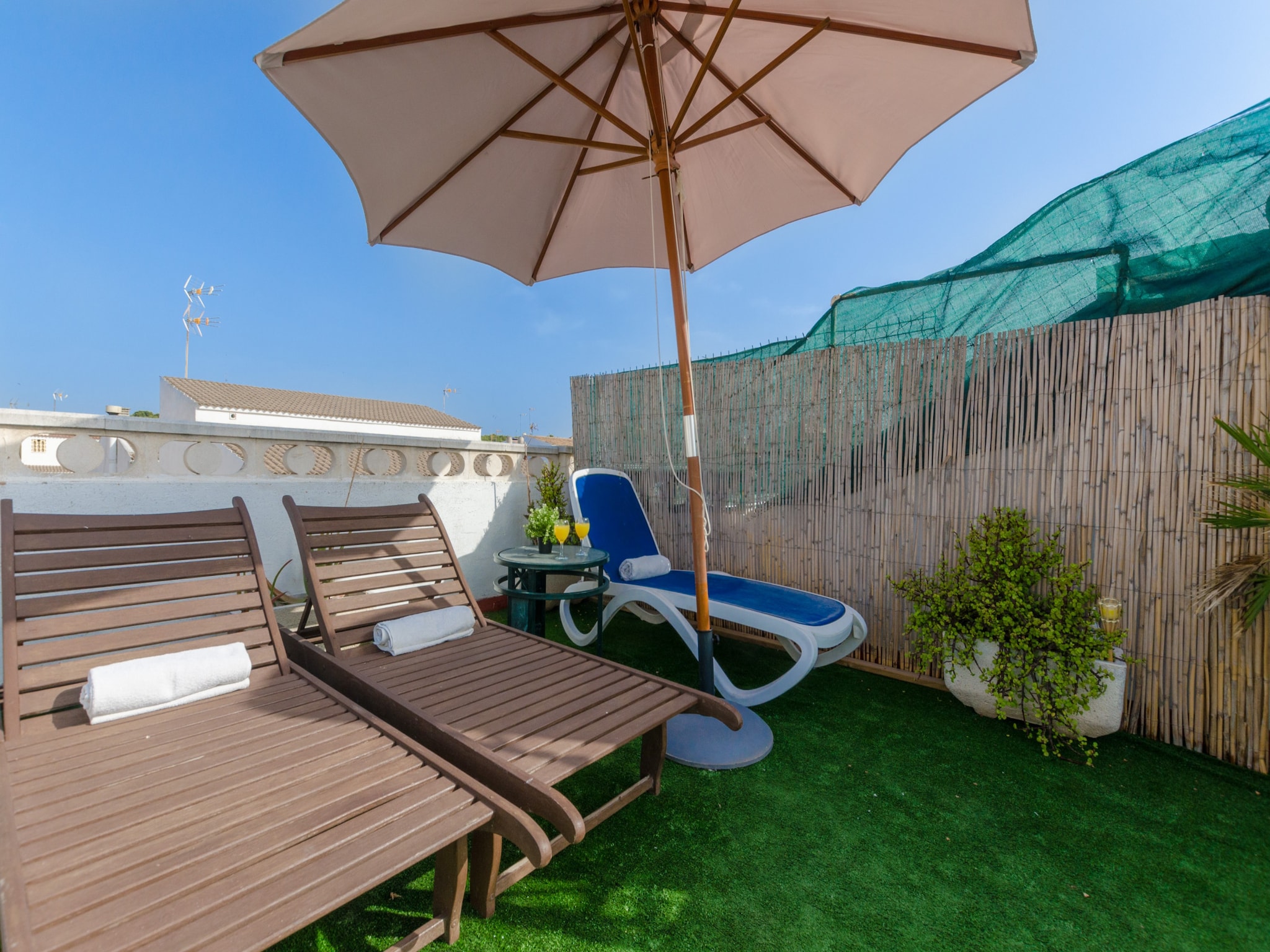   YourHouse Petita