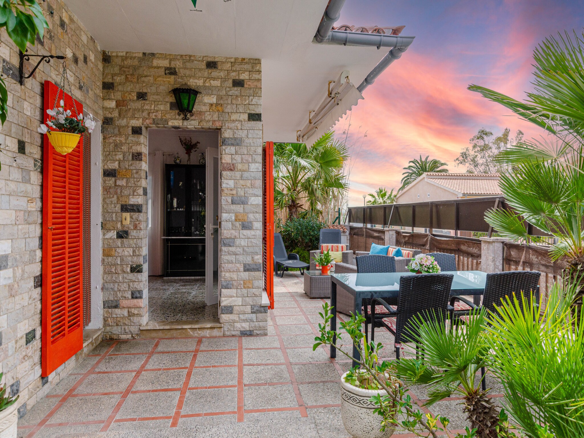   YourHouse Casa Esperanza