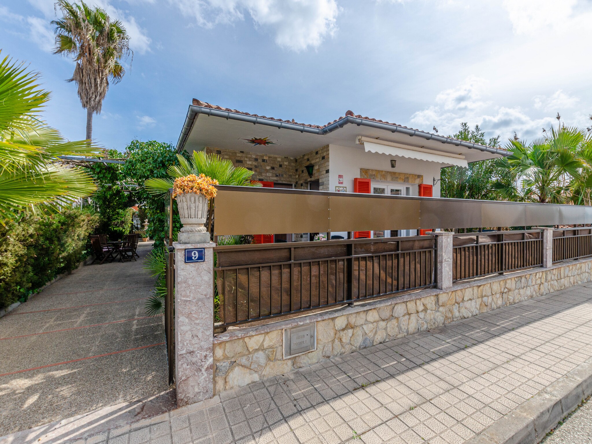   YourHouse Casa Esperanza