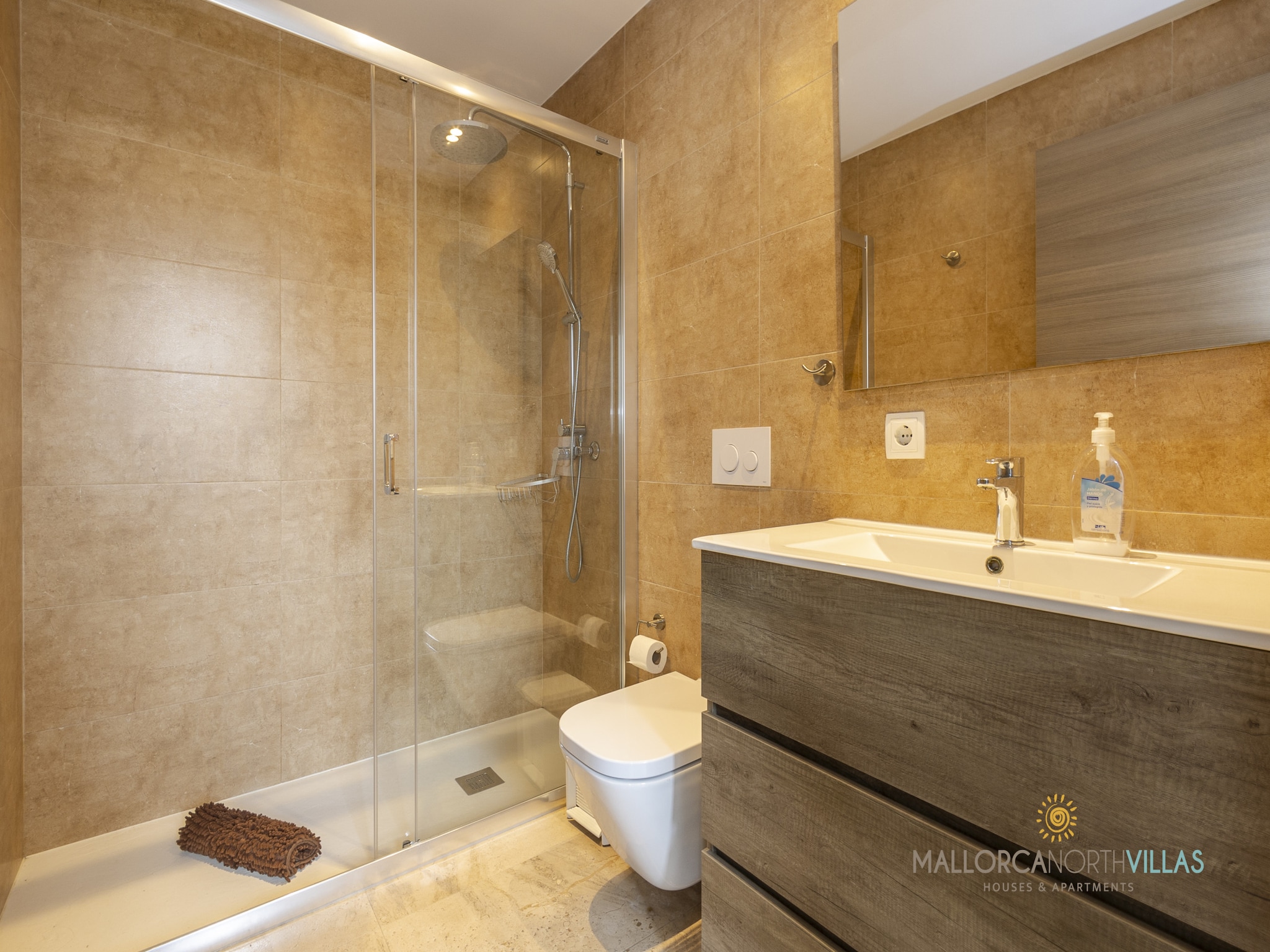 Feriebolig VILLA IOLA IDEAL PARA FAMILIAS A 150M DE LA PLAYA