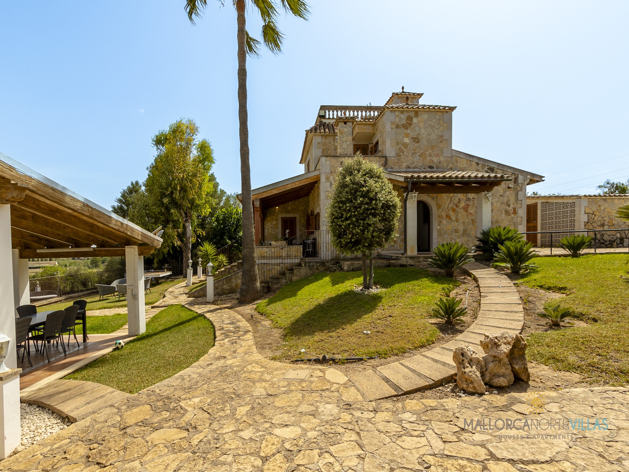 Vacation home Villa Alejandra con piscina privada y gran jard