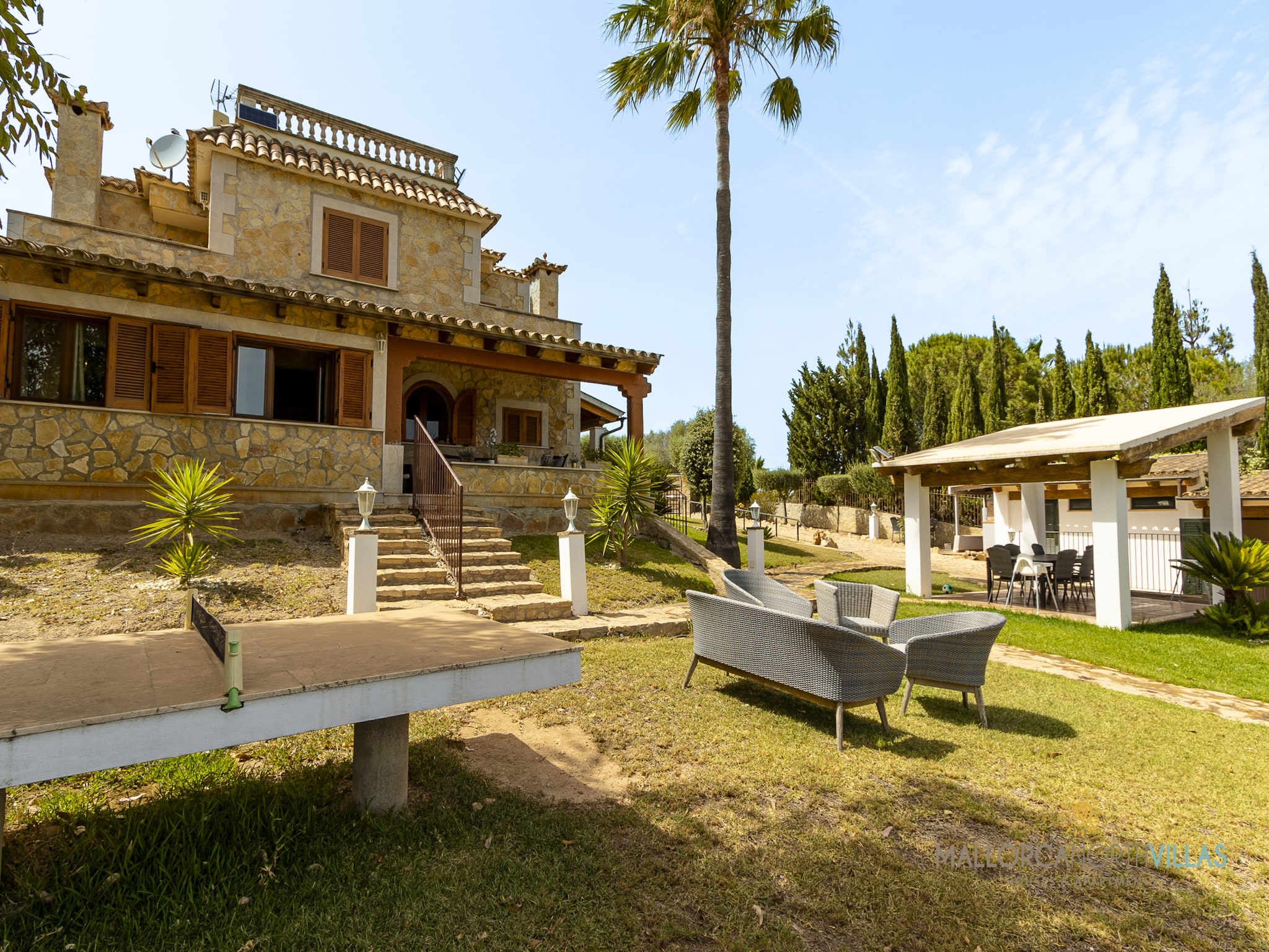 Vacation home Villa Alejandra con piscina privada y gran jard