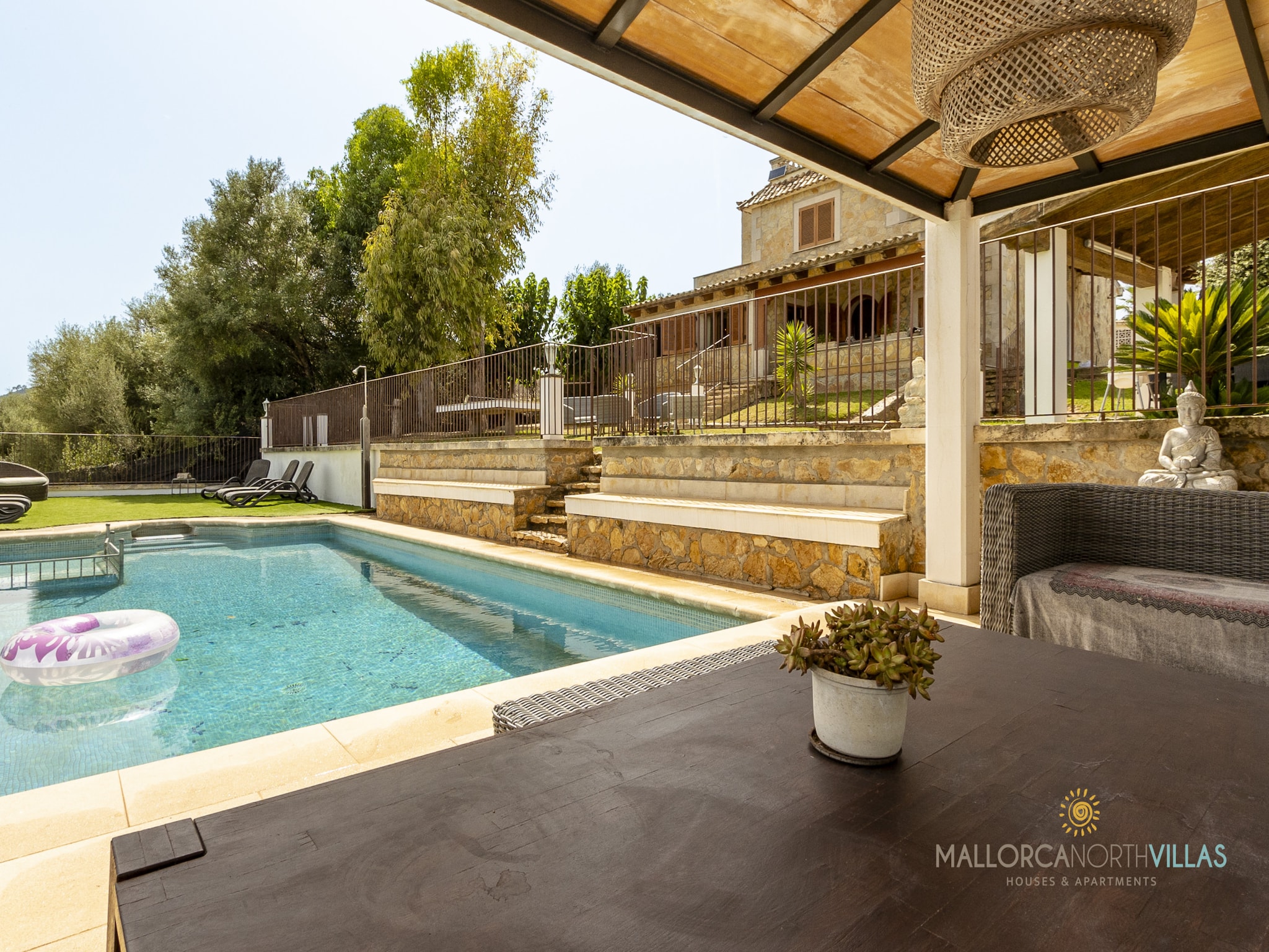 Vacation home Villa Alejandra con piscina privada y gran jard