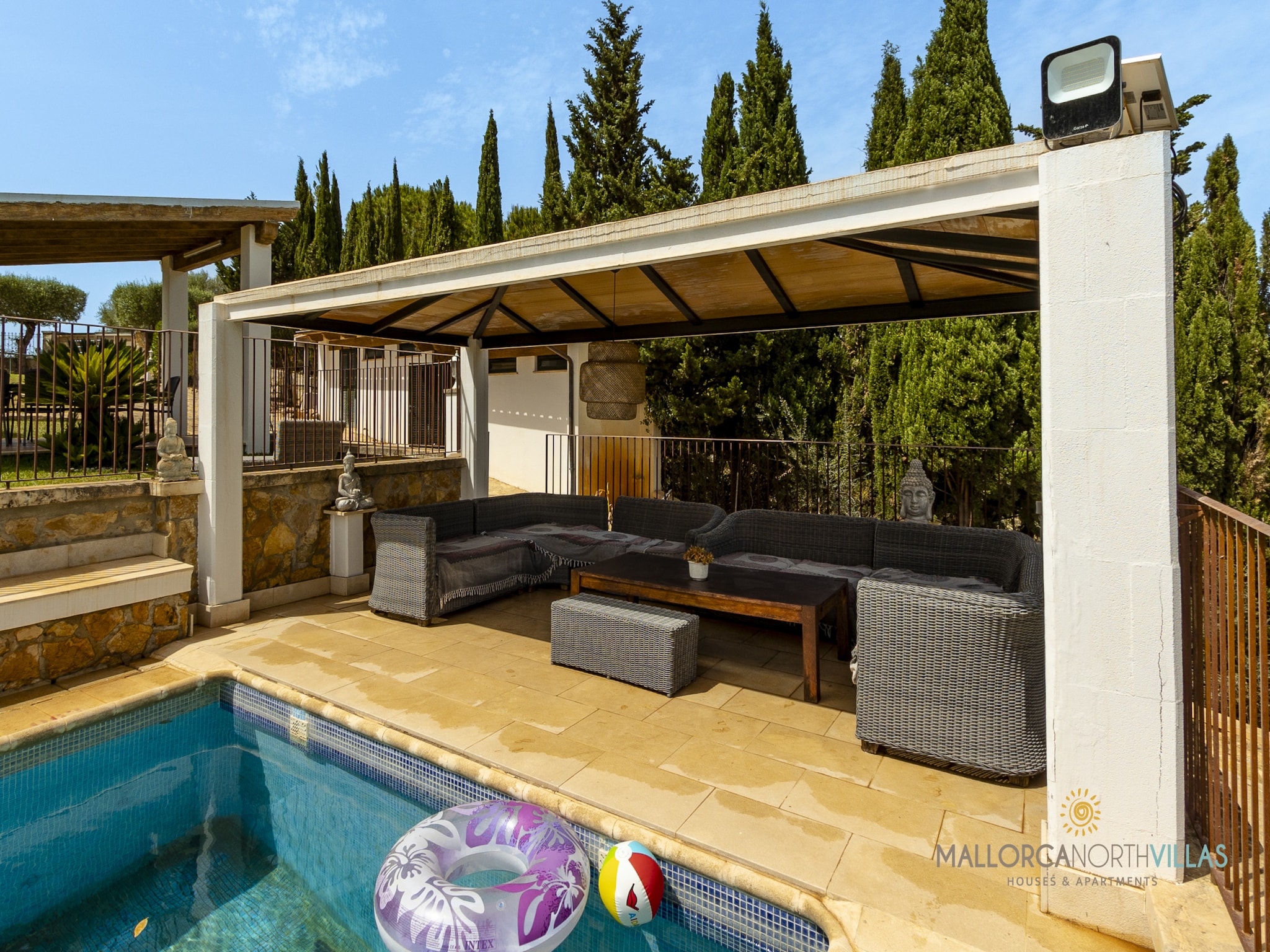 Vacation home Villa Alejandra con piscina privada y gran jard