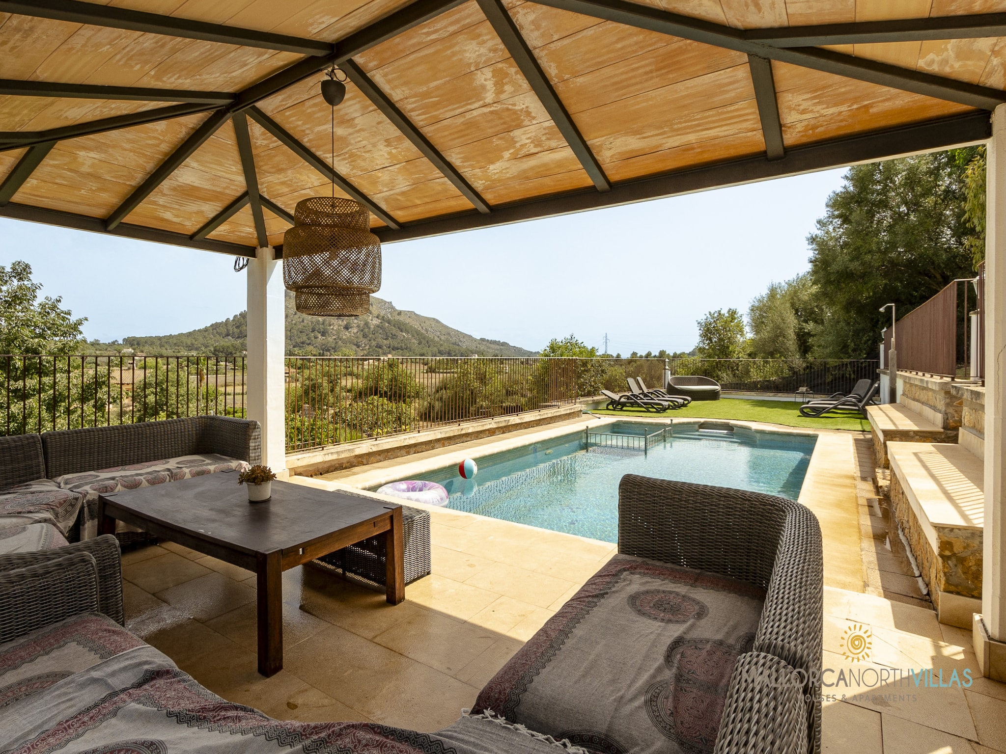 Vacation home Villa Alejandra con piscina privada y gran jard