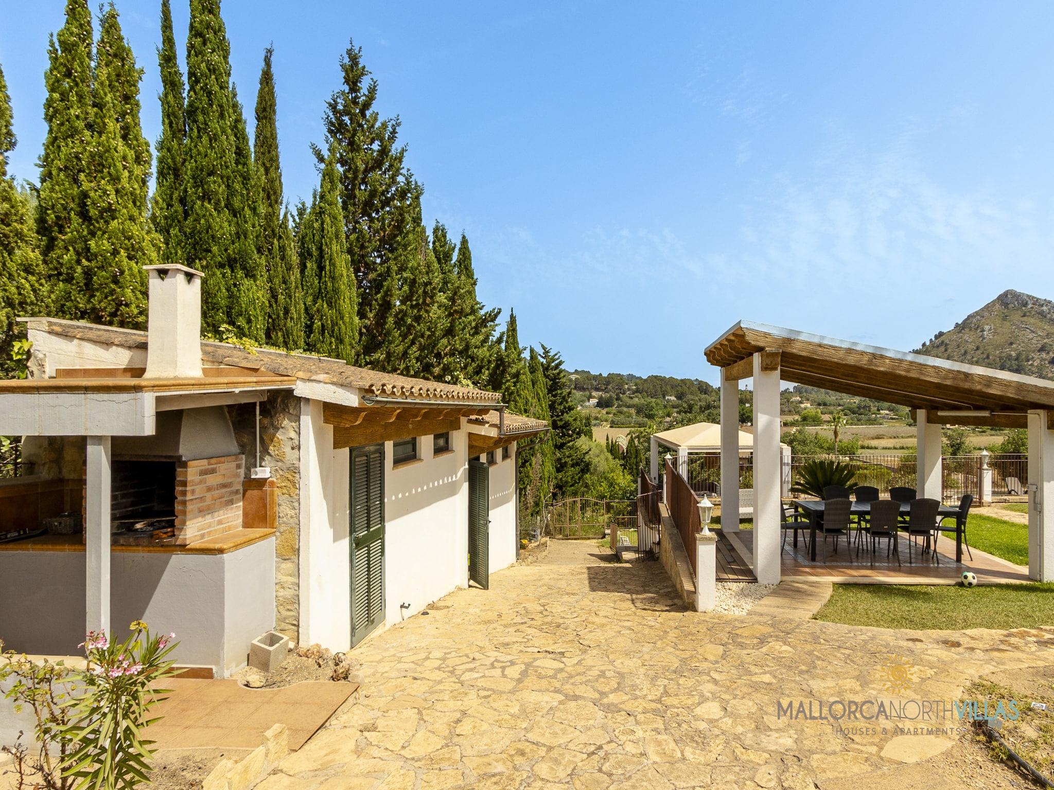 Vacation home Villa Alejandra con piscina privada y gran jard