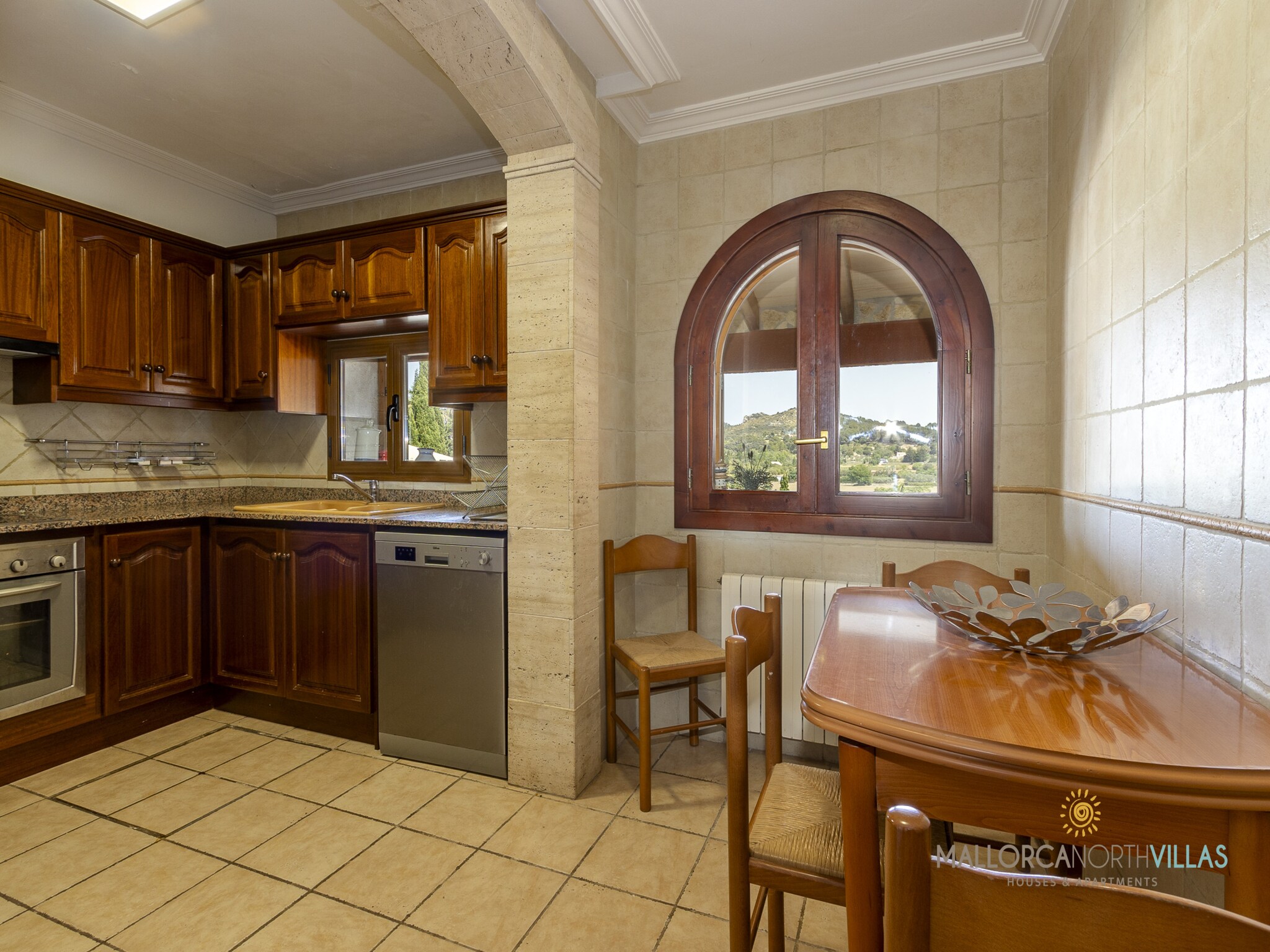 Vacation home Villa Alejandra con piscina privada y gran jard