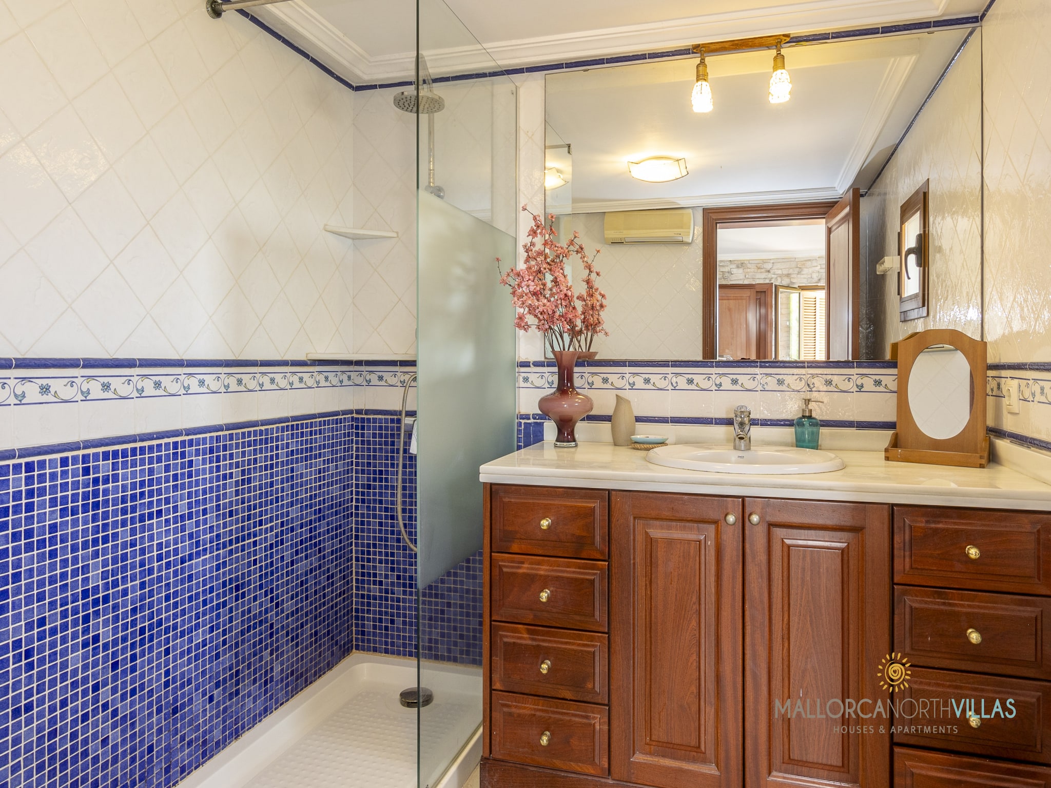Vacation home Villa Alejandra con piscina privada y gran jard
