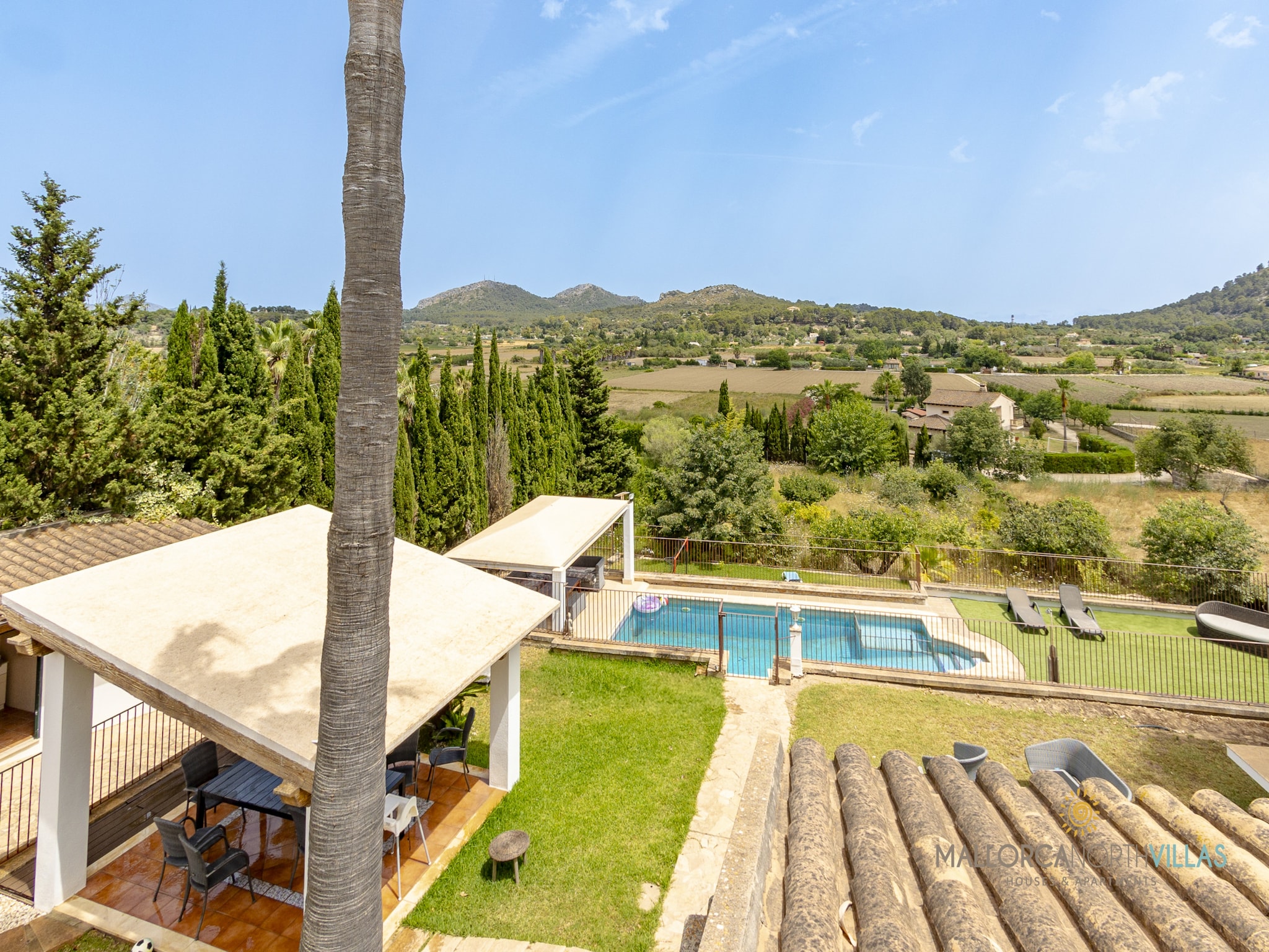 Vacation home Villa Alejandra con piscina privada y gran jard