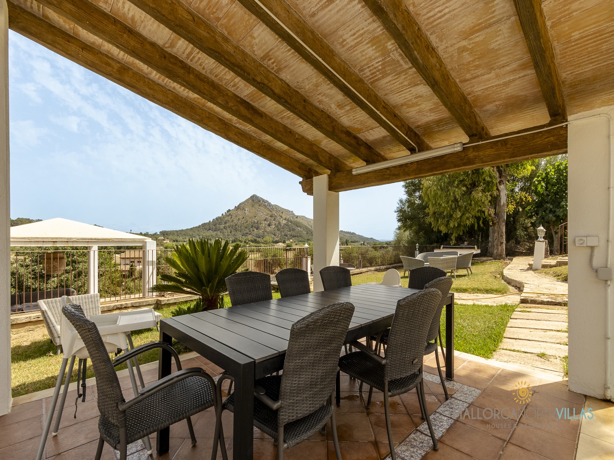 Vacation home Villa Alejandra con piscina privada y gran jard