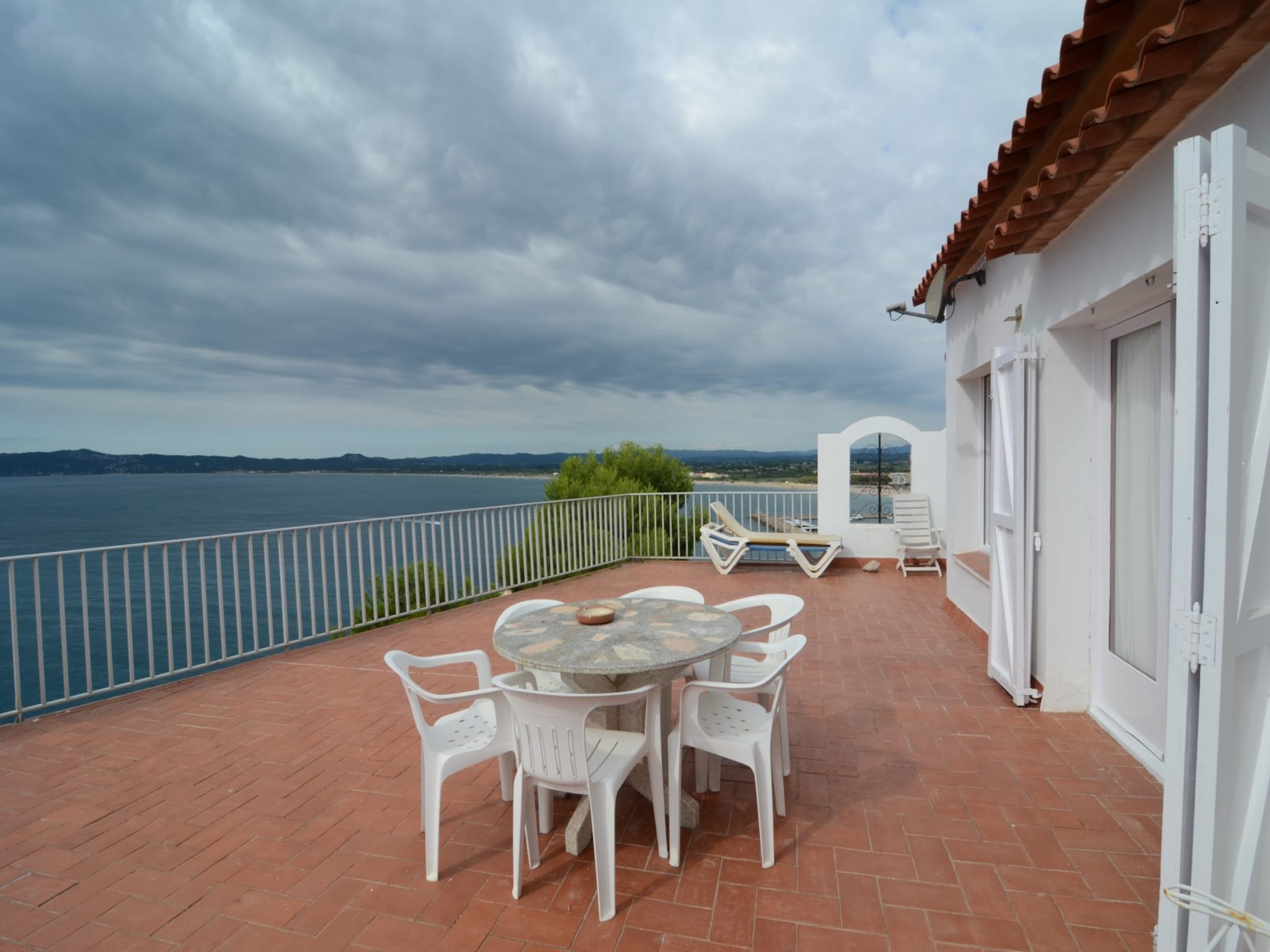   VILLA NARCOL