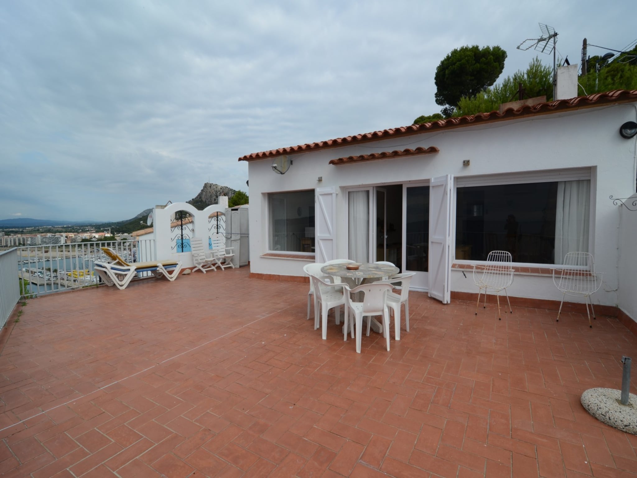   VILLA NARCOL