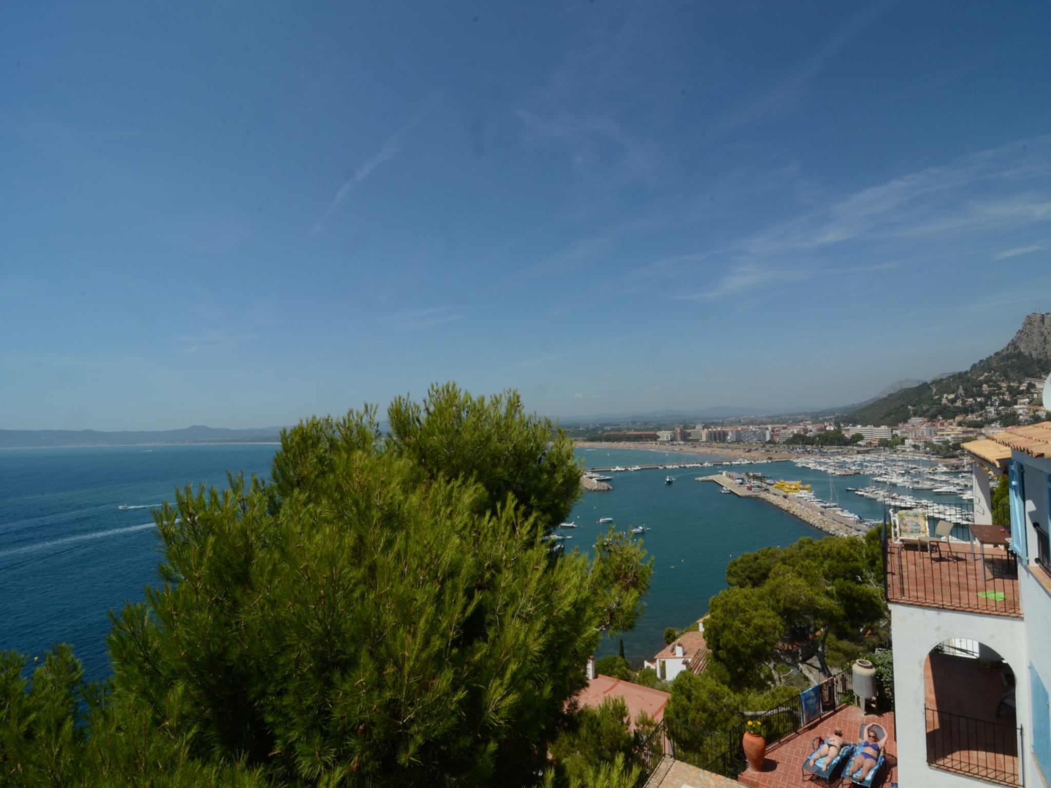   VILLA NARCOL