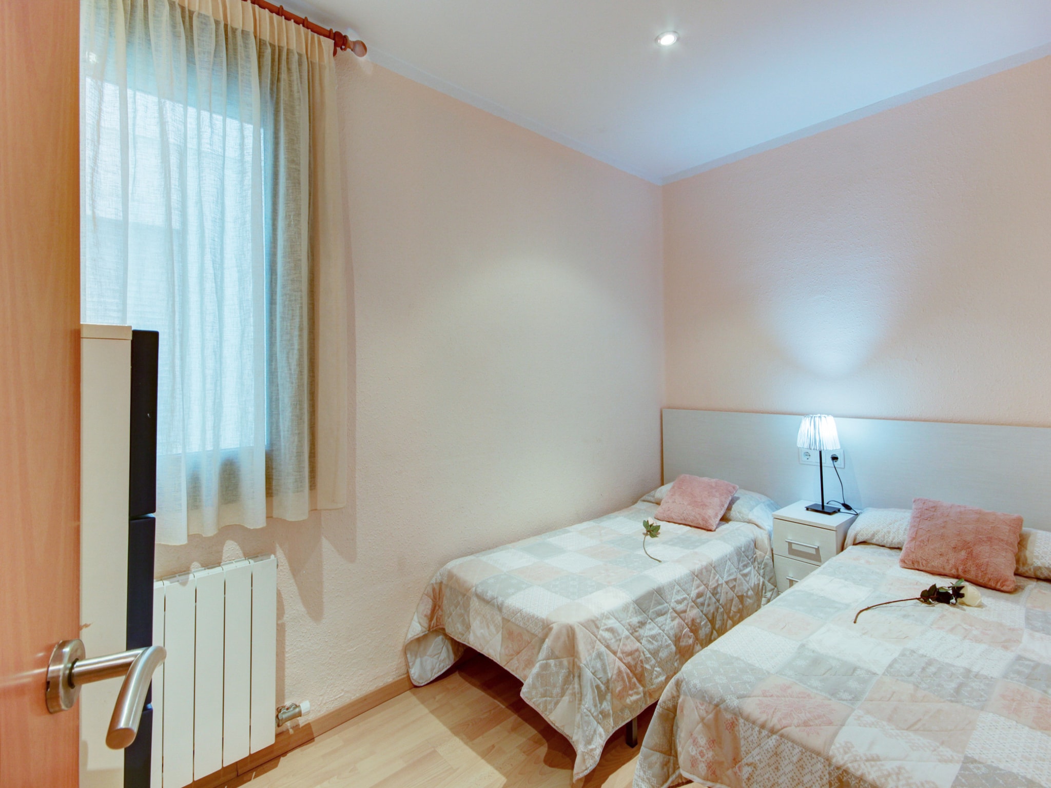 Apartment P.C. LLEVANT 3 1 Roses