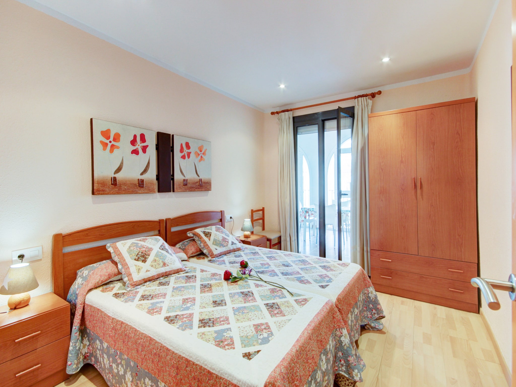 Apartment P.C. LLEVANT 3 1 Roses
