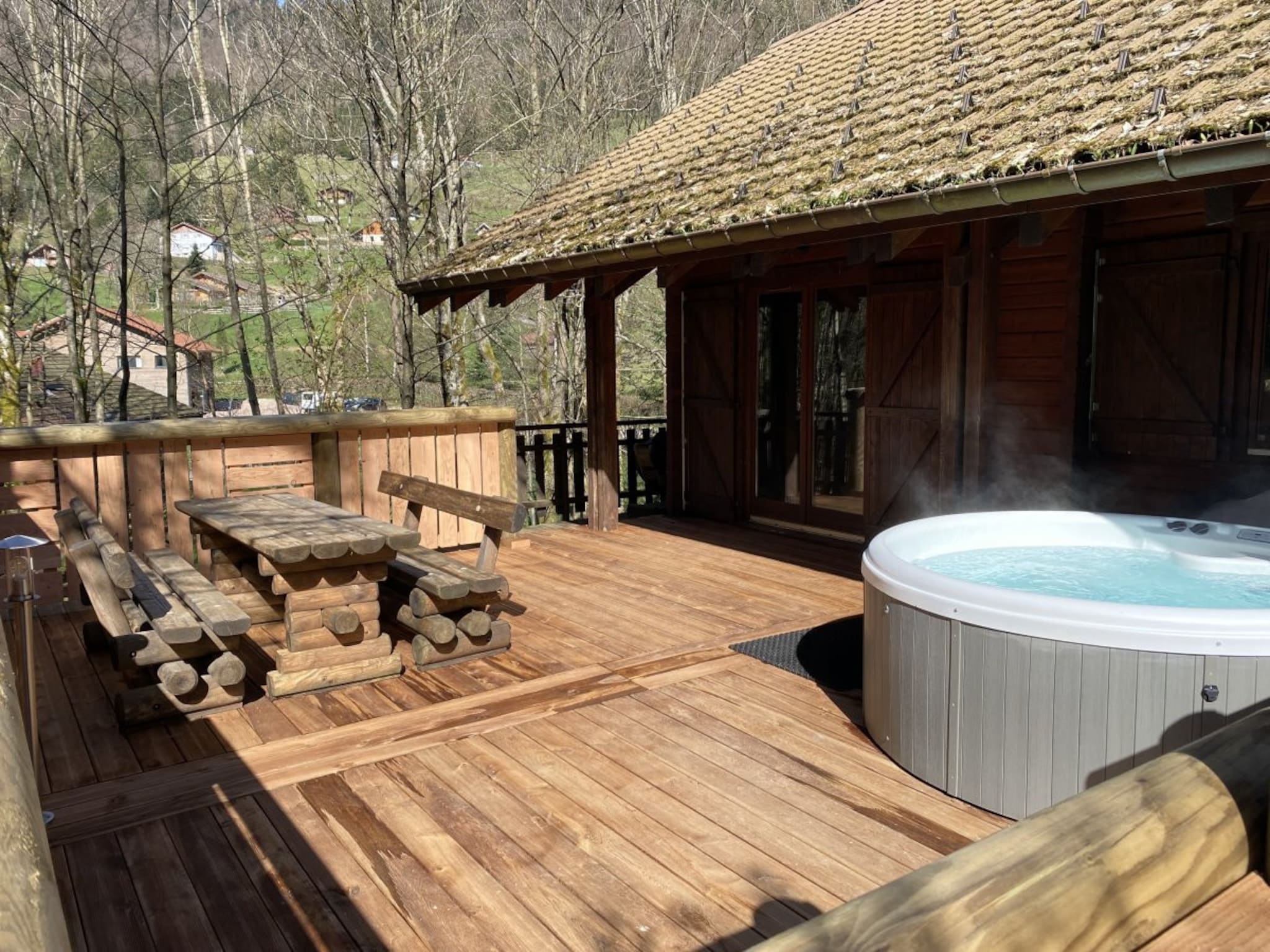 Maison LE RENNE  Chalet en bois au calme avec SPA Jacuzzi