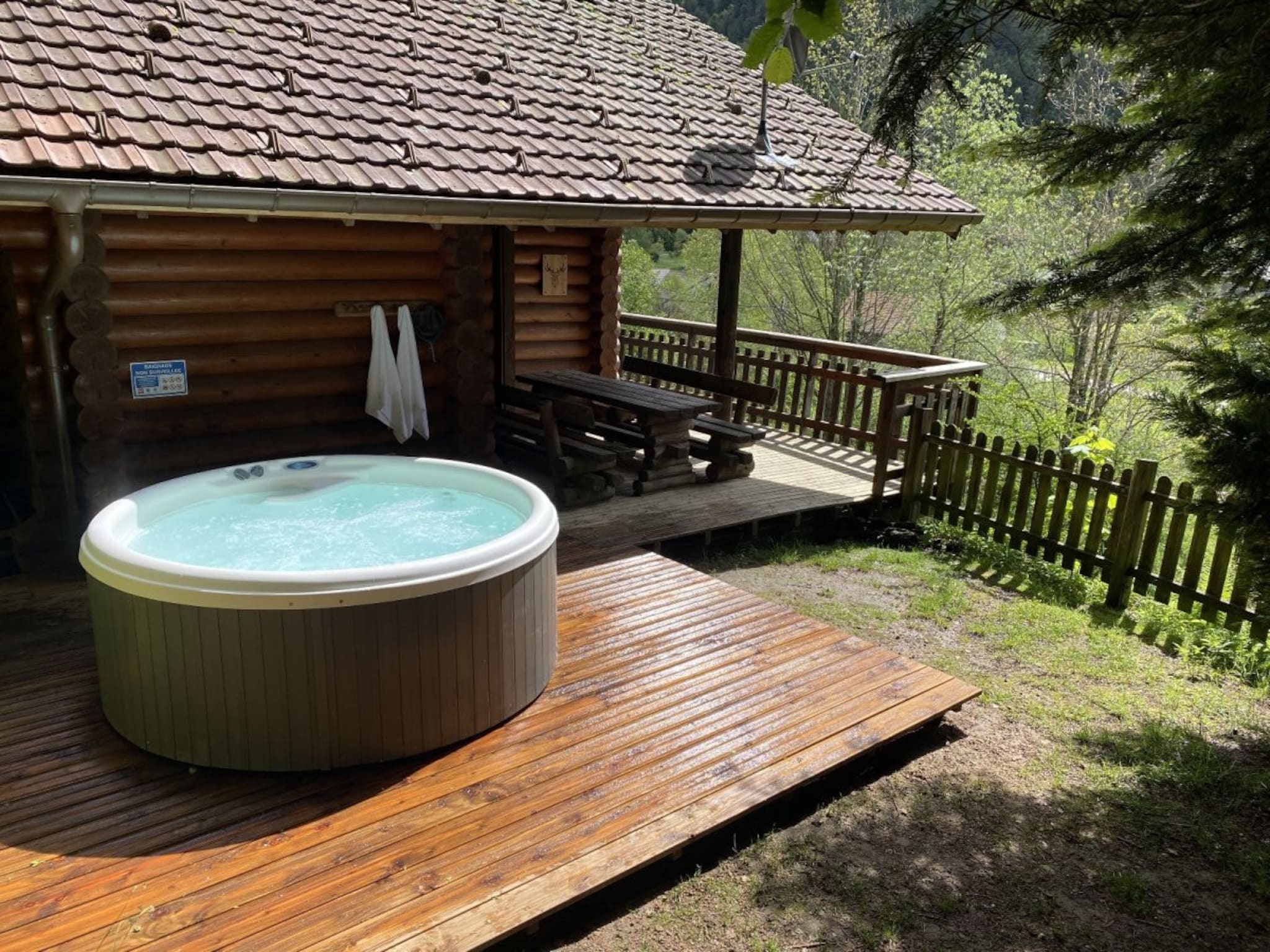 Maison LE GRAND CERF  Chalet en rondins avec SPA Jacuzzi
