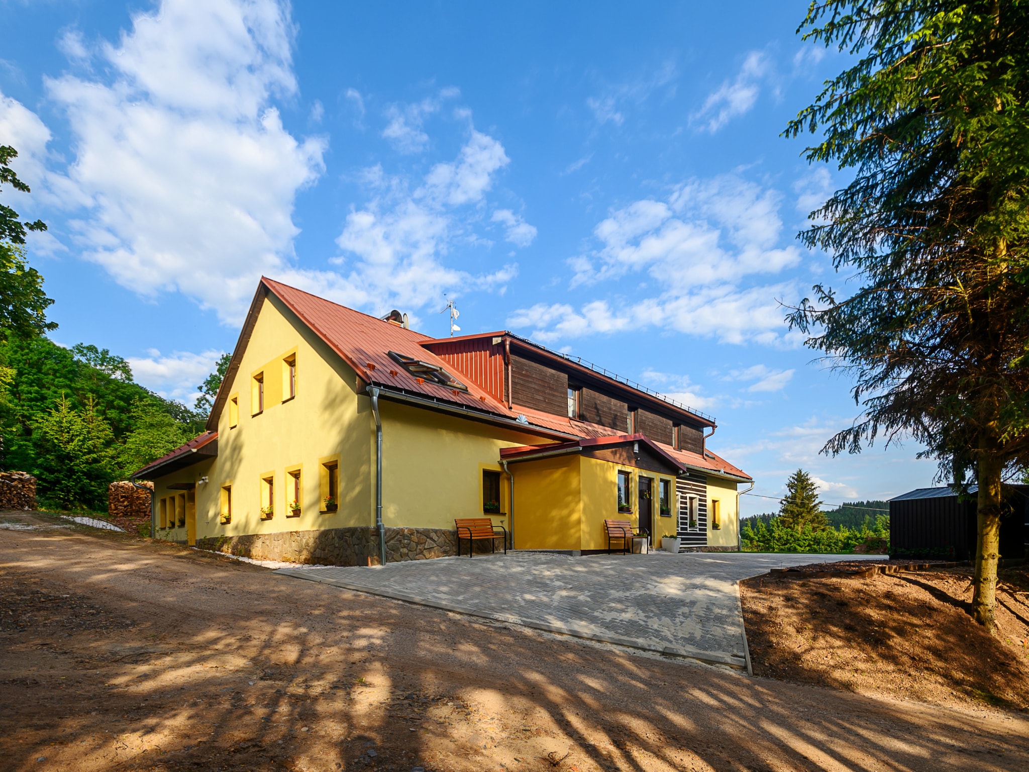 Vakantiehuis Luxe Villa in Bernartice, ook voor groepen KKH045