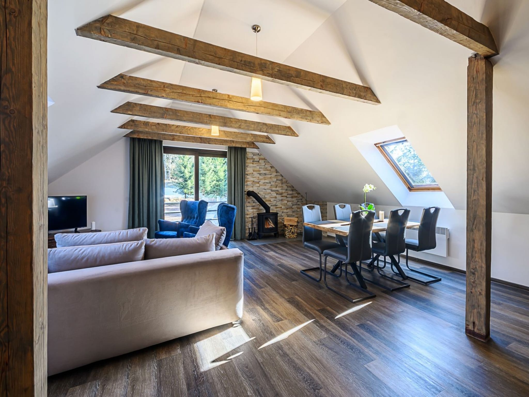 Vakantiehuis Luxe Villa in Bernartice, ook voor groepen KKH045