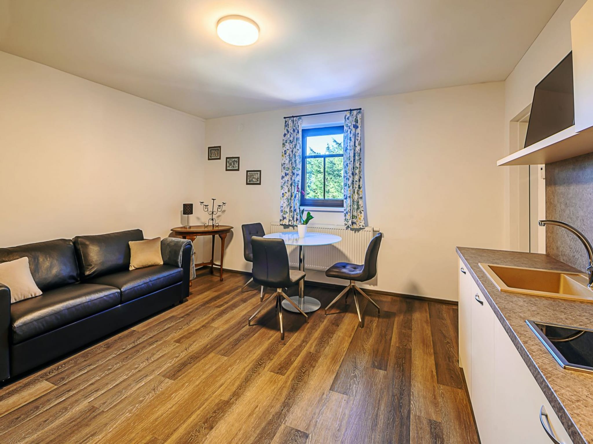 Vakantiehuis Luxe Villa in Bernartice, ook voor groepen KKH045