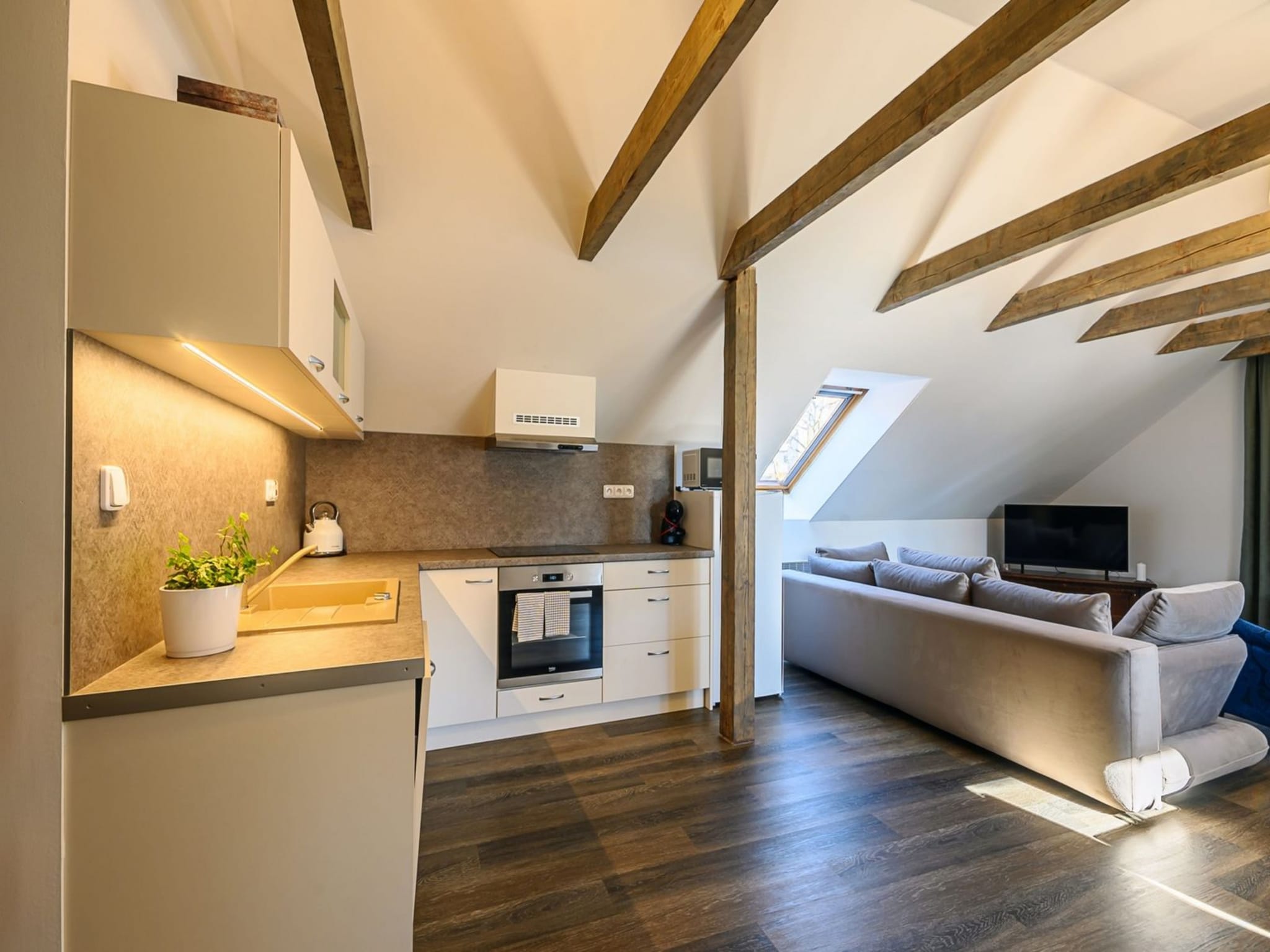 Vakantiehuis Luxe Villa in Bernartice, ook voor groepen KKH045