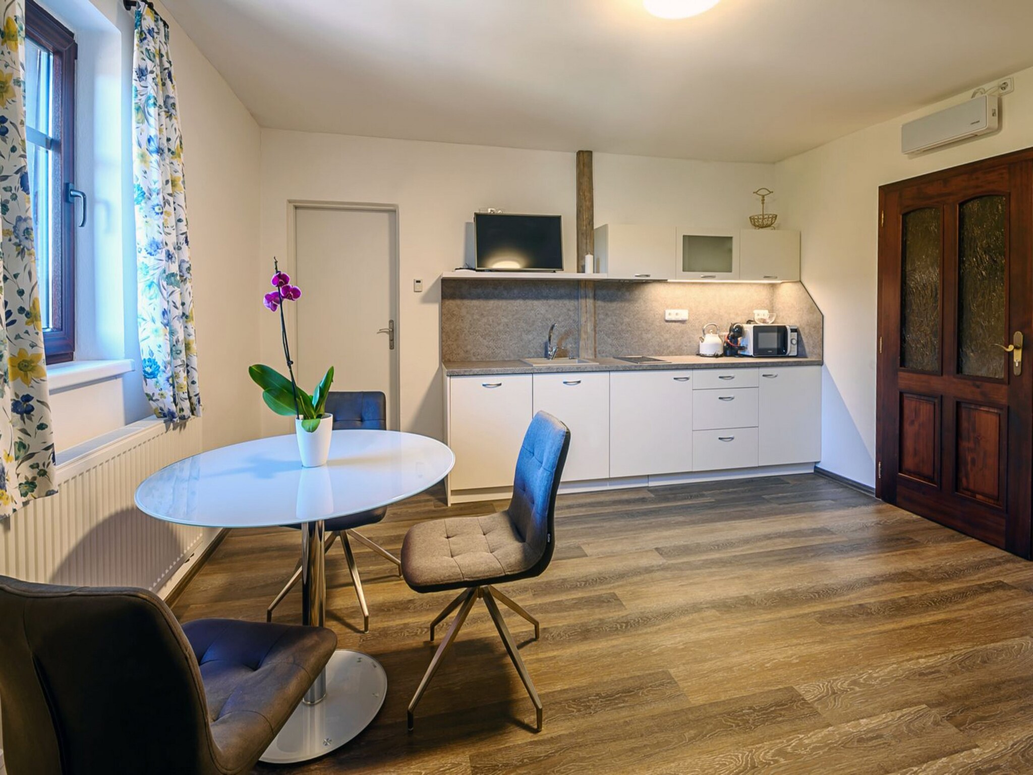 Vakantiehuis Luxe Villa in Bernartice, ook voor groepen KKH045