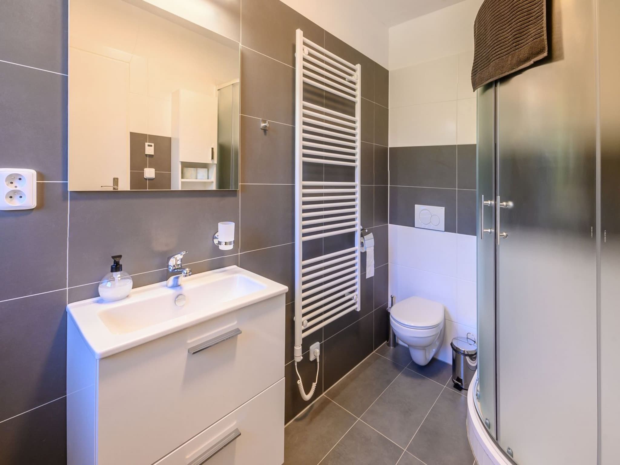 Vakantiehuis Luxe Villa in Bernartice, ook voor groepen KKH045