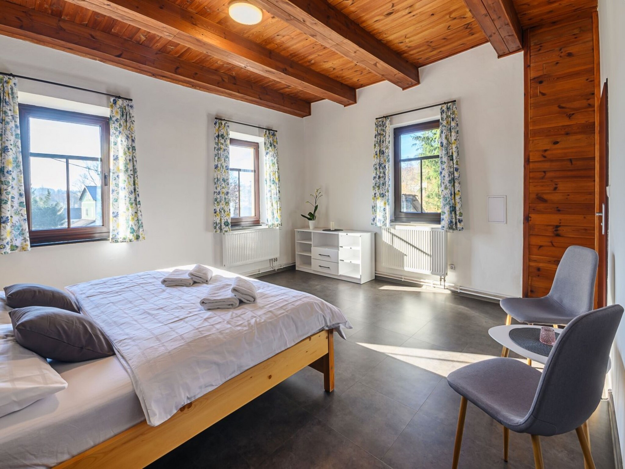 Vakantiehuis Luxe Villa in Bernartice, ook voor groepen KKH045