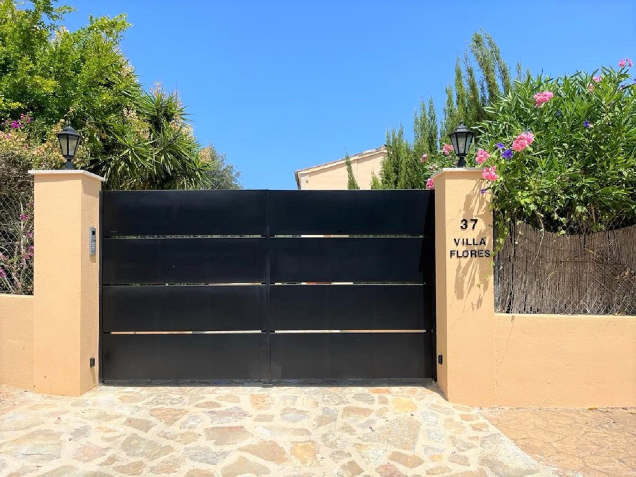   Villa Flores