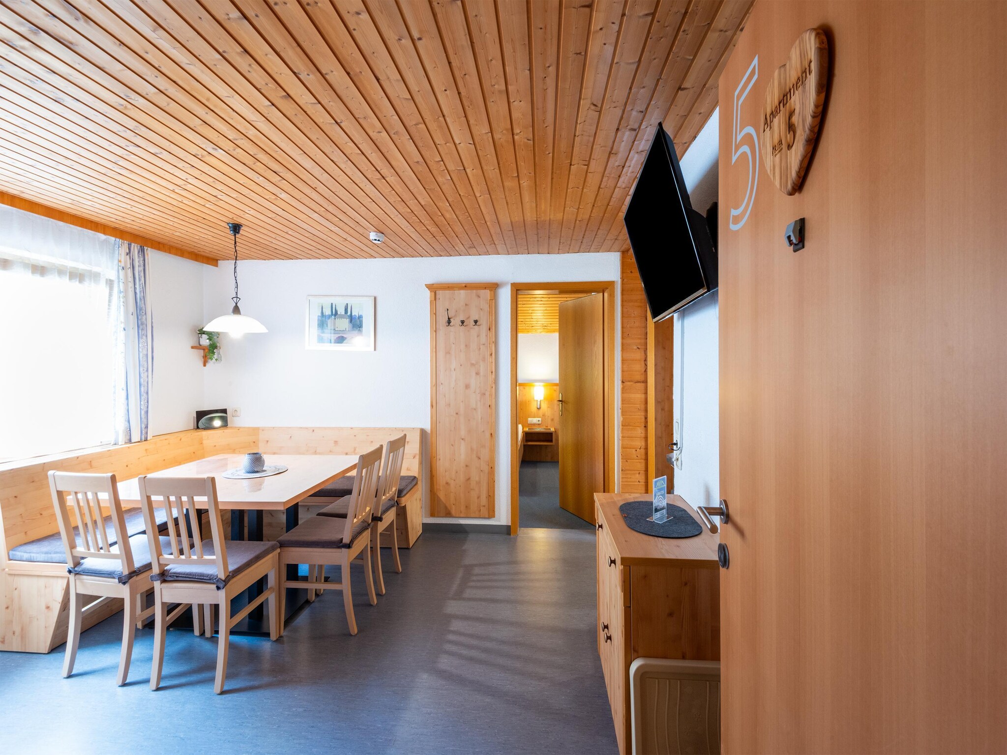   Apartment 4-6/2