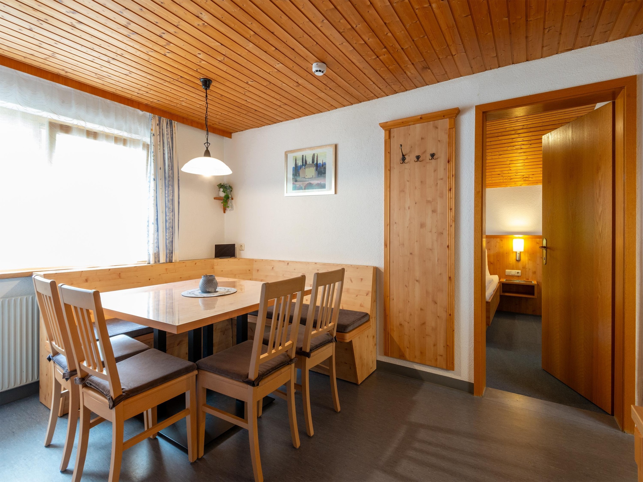   Apartment 4-6/2