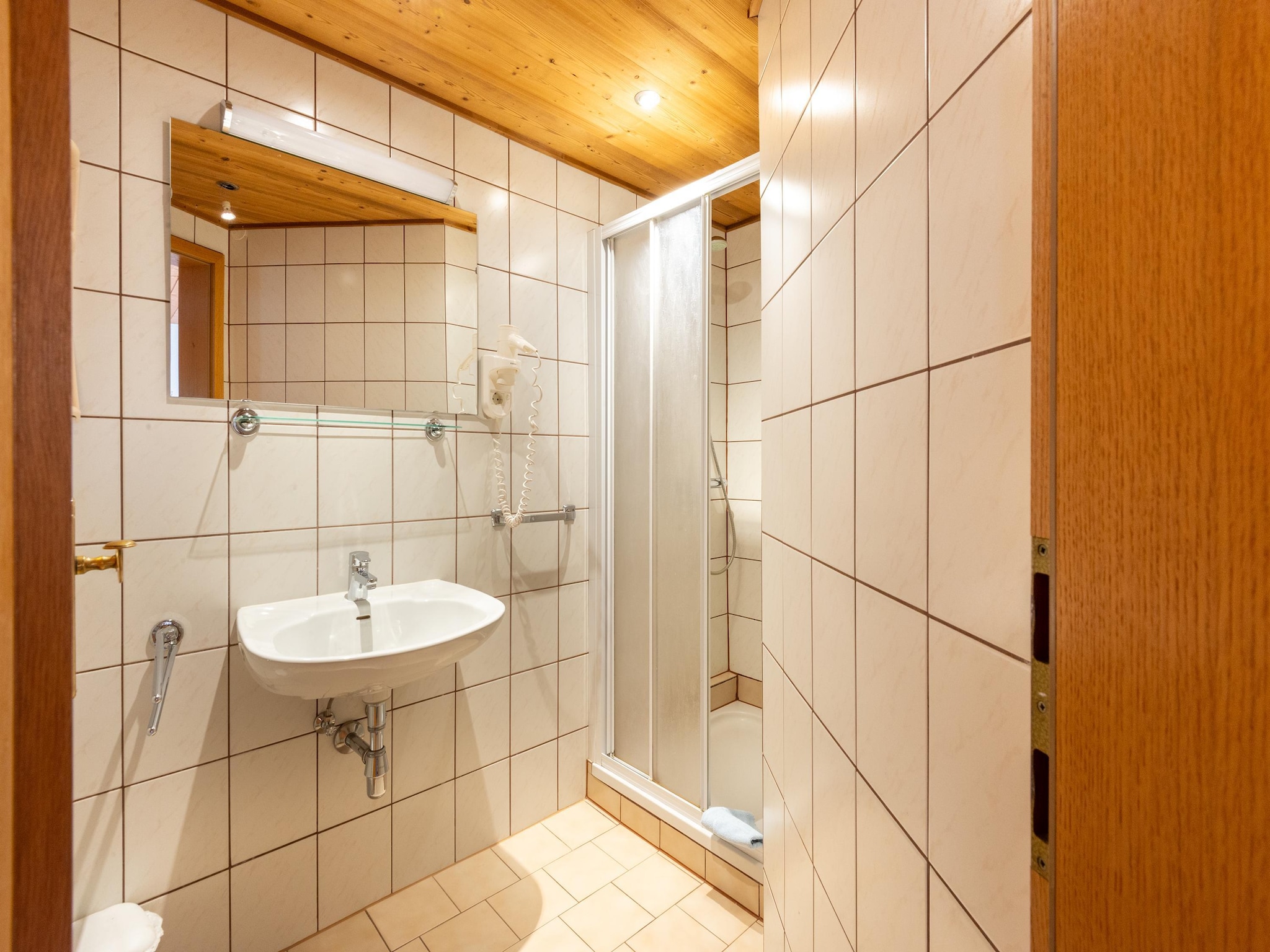   Apartment 4-6/2