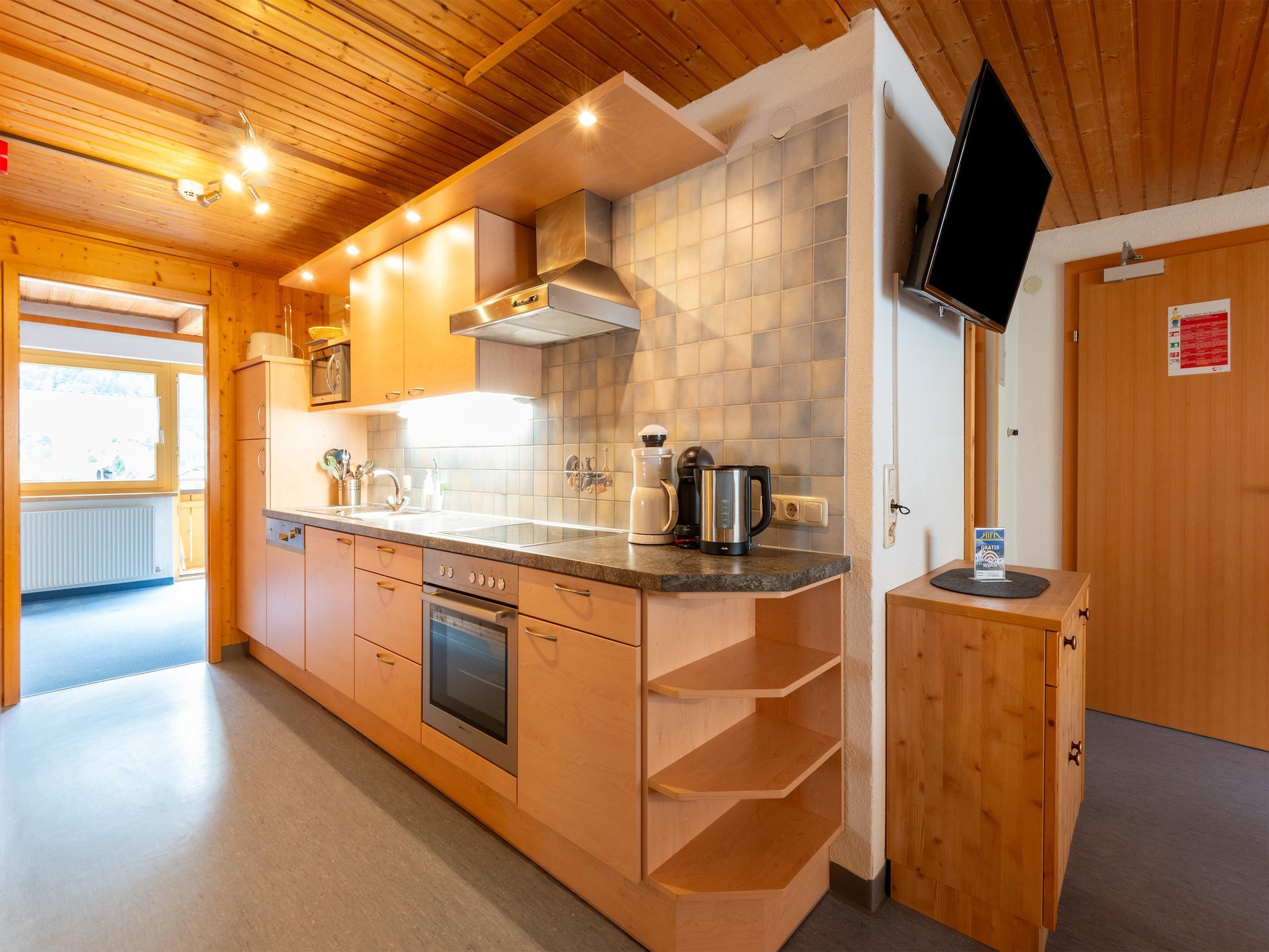   Apartment 4-6/2