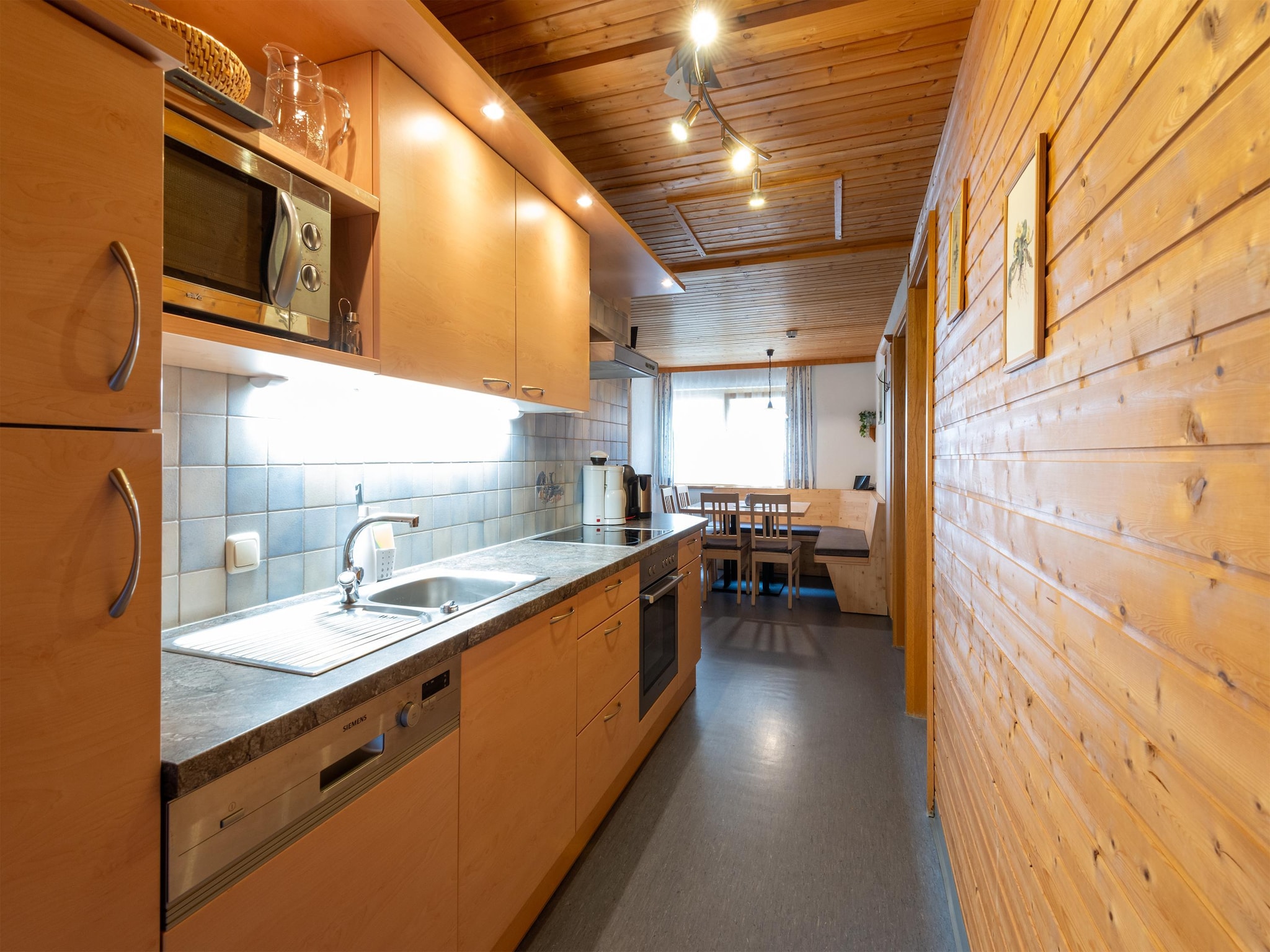   Apartment 4-6/2