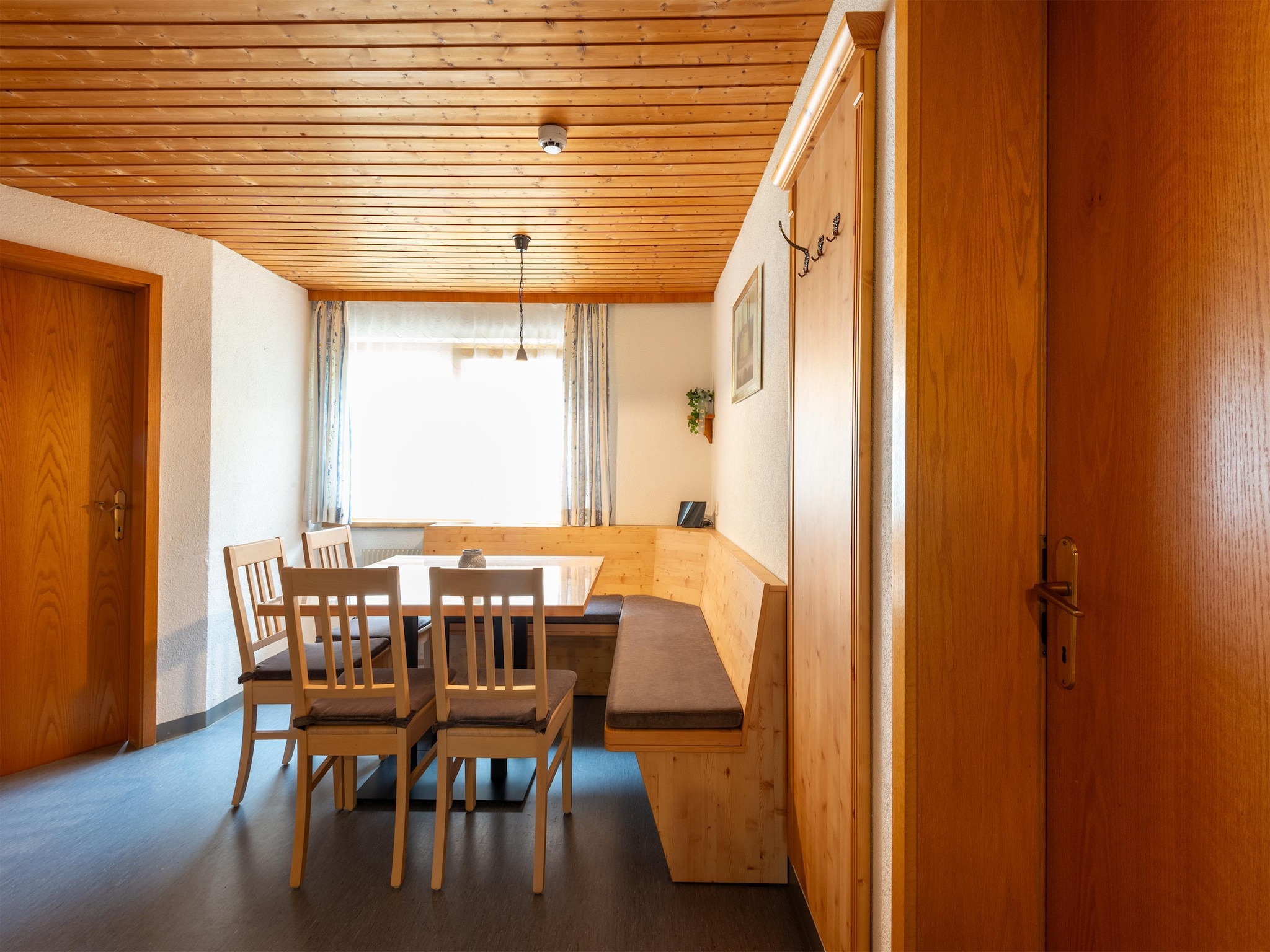   Apartment 4-6/2