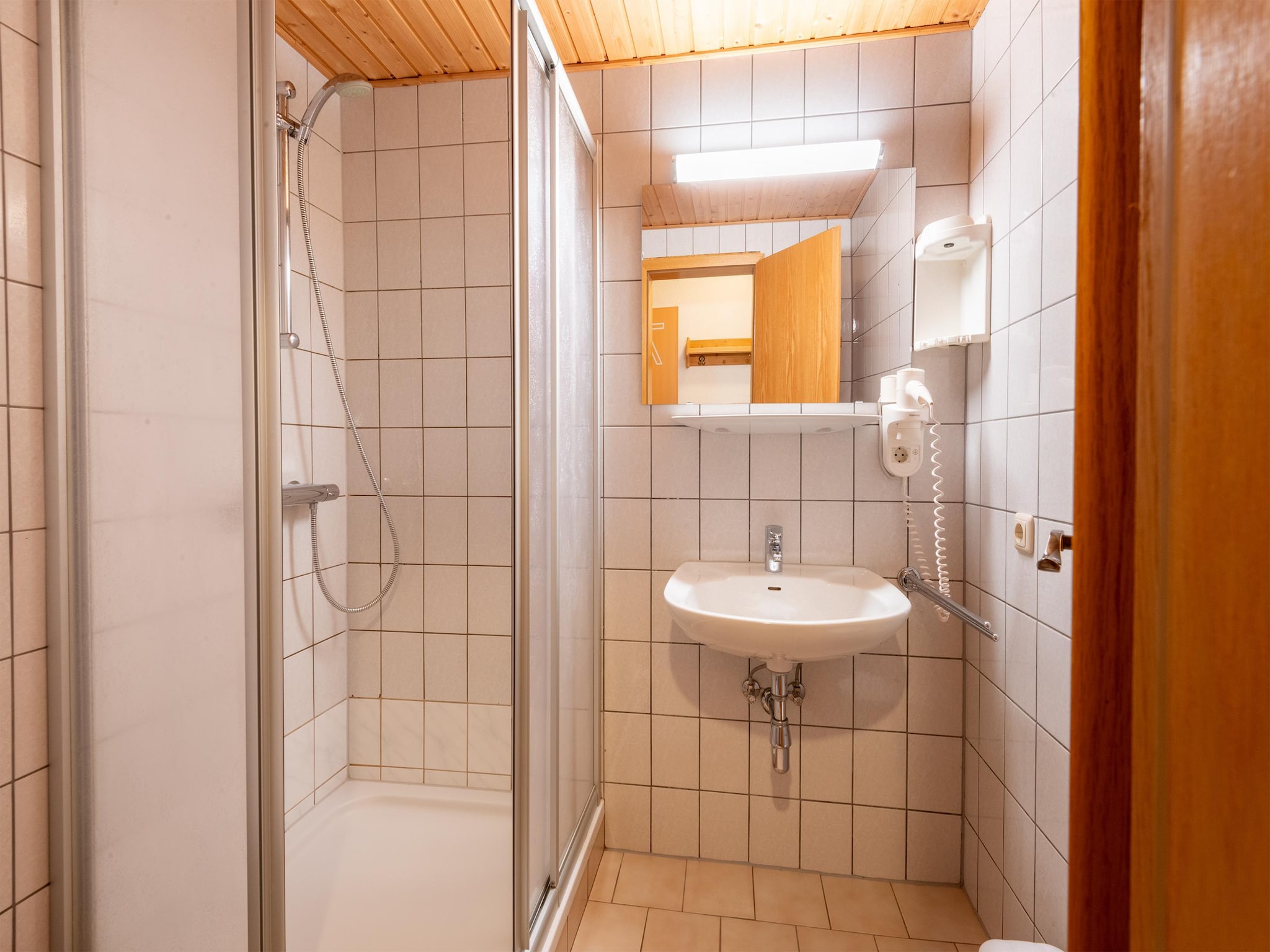   Apartment 2-4/2