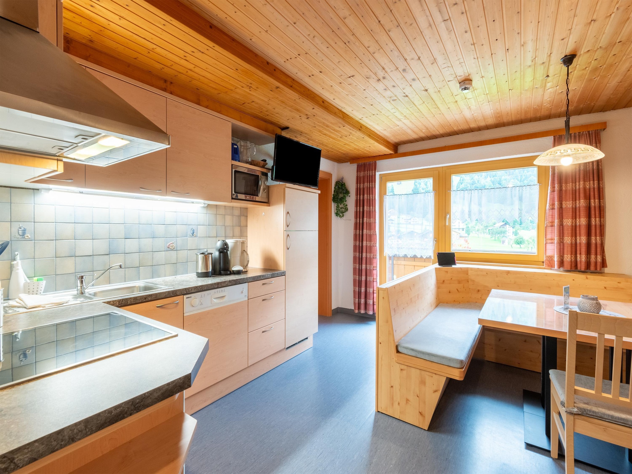  Apartment 2-4/2
