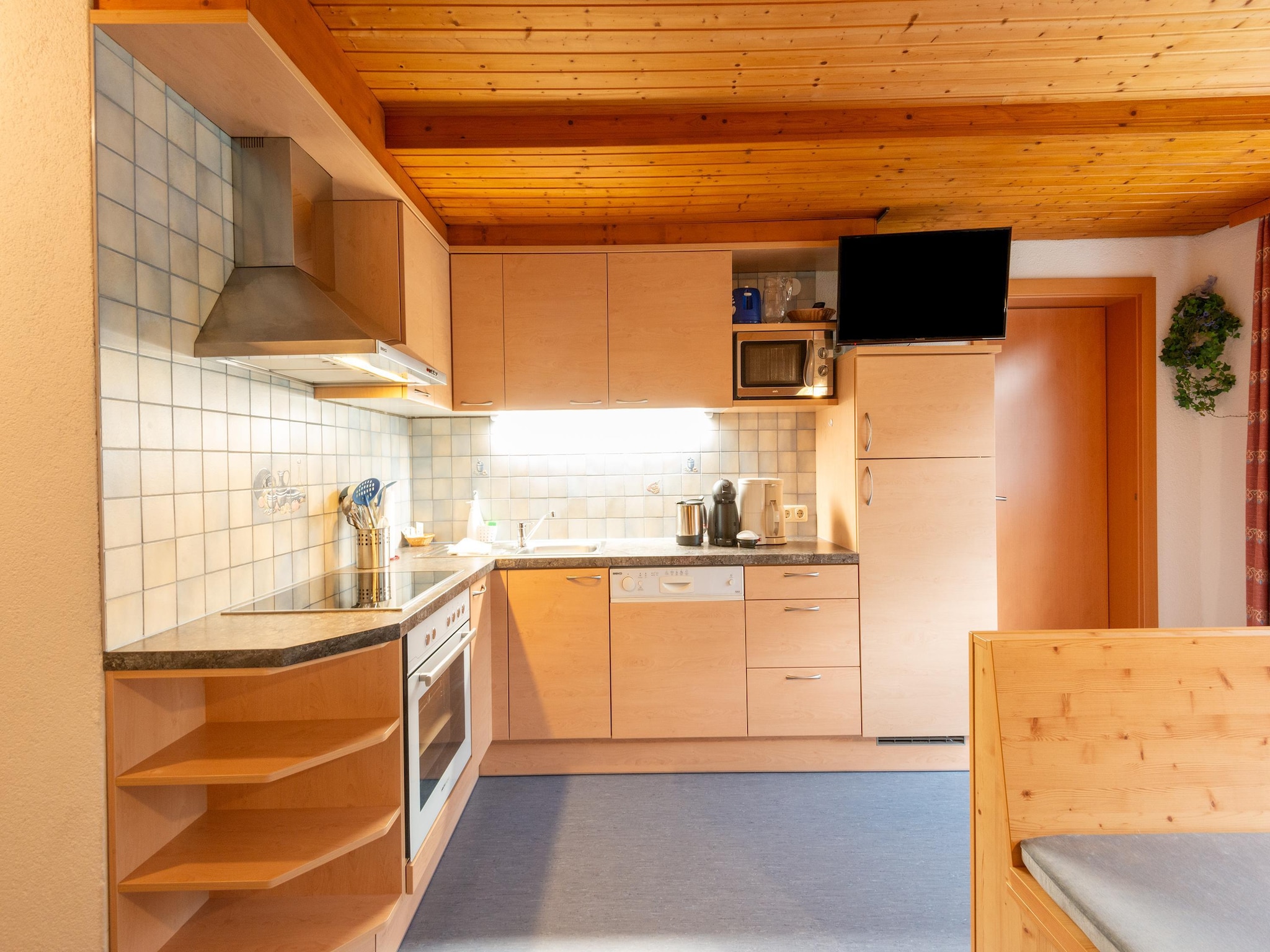   Apartment 2-4/2