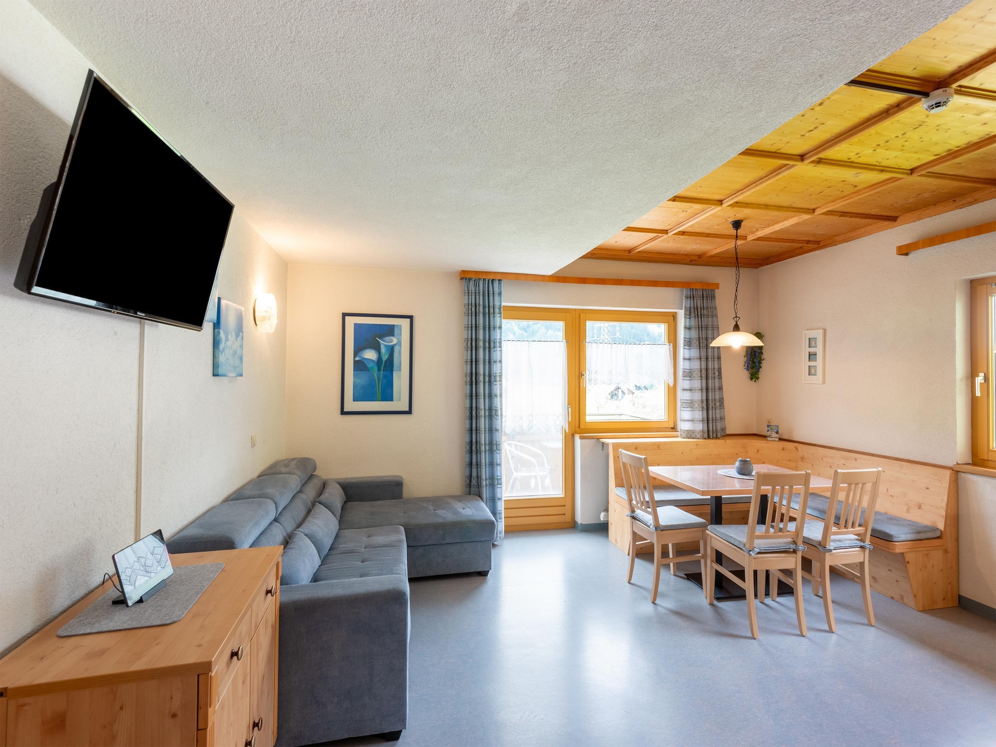   Apartment 2-4/1