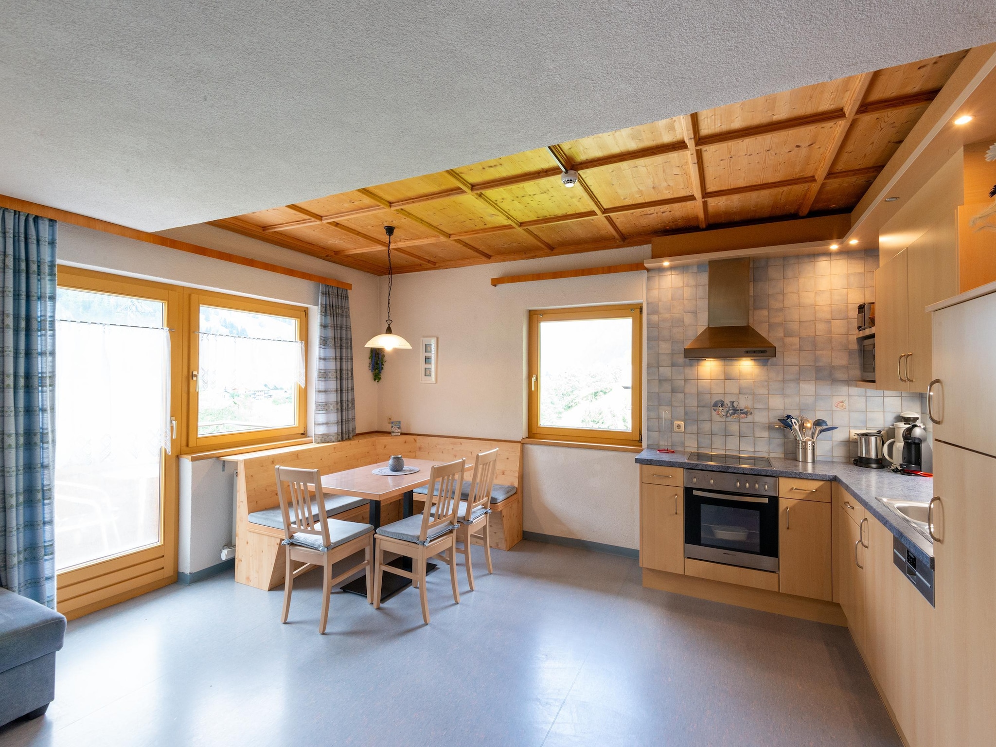   Apartment 2-4/1