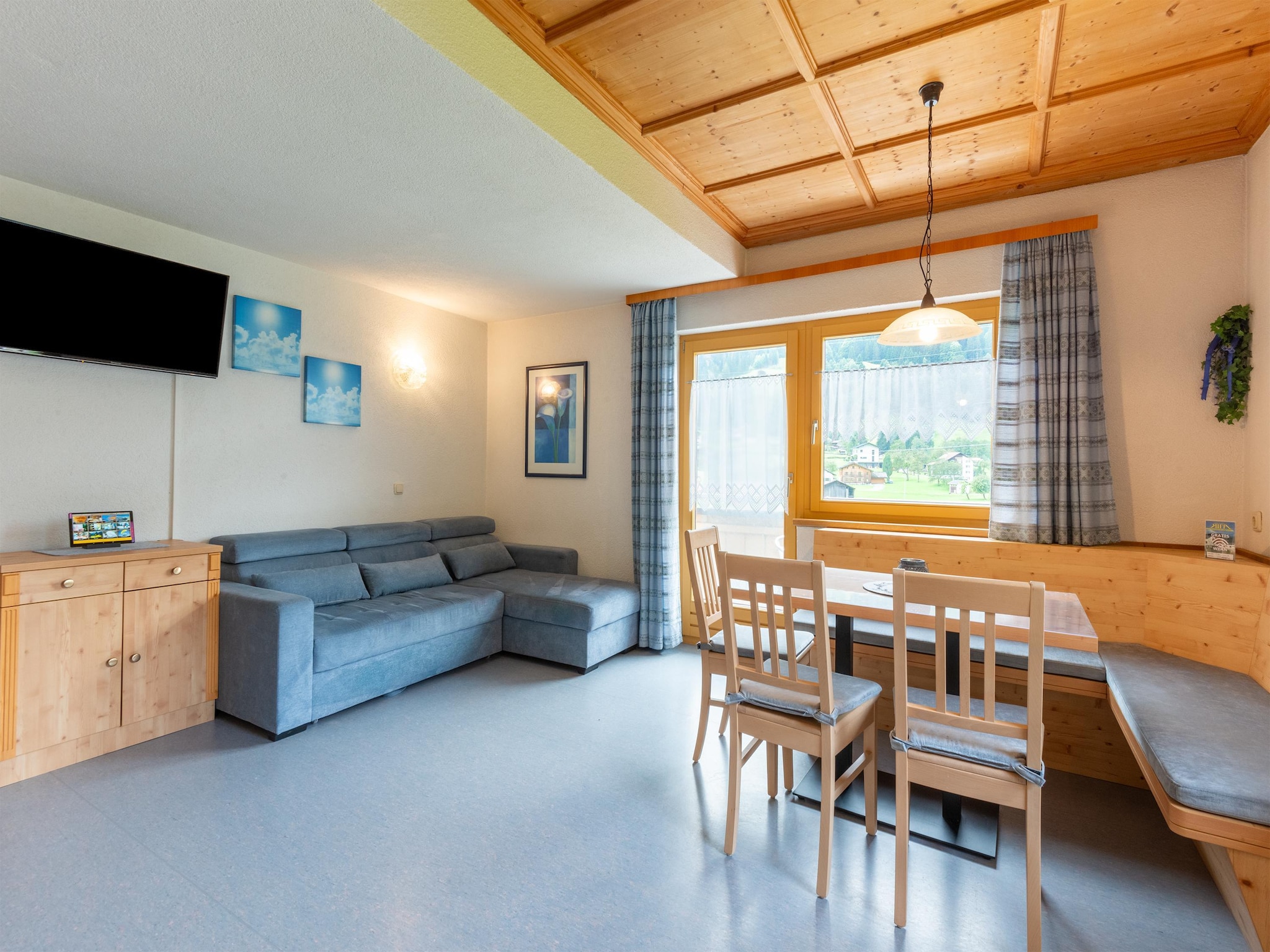   Apartment 2-4/1