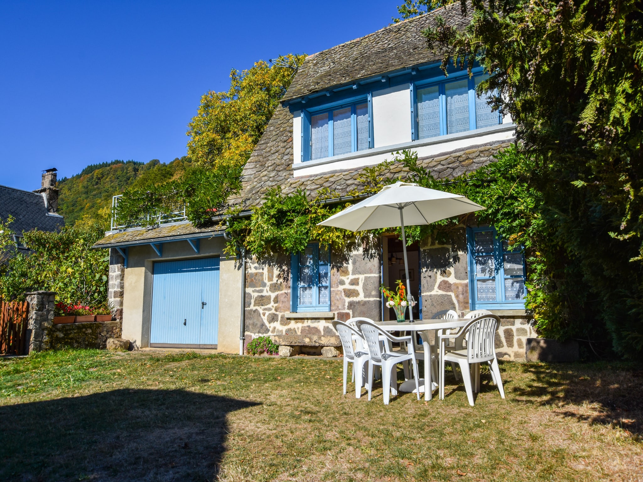   Maison près des volcans d'Auvergne