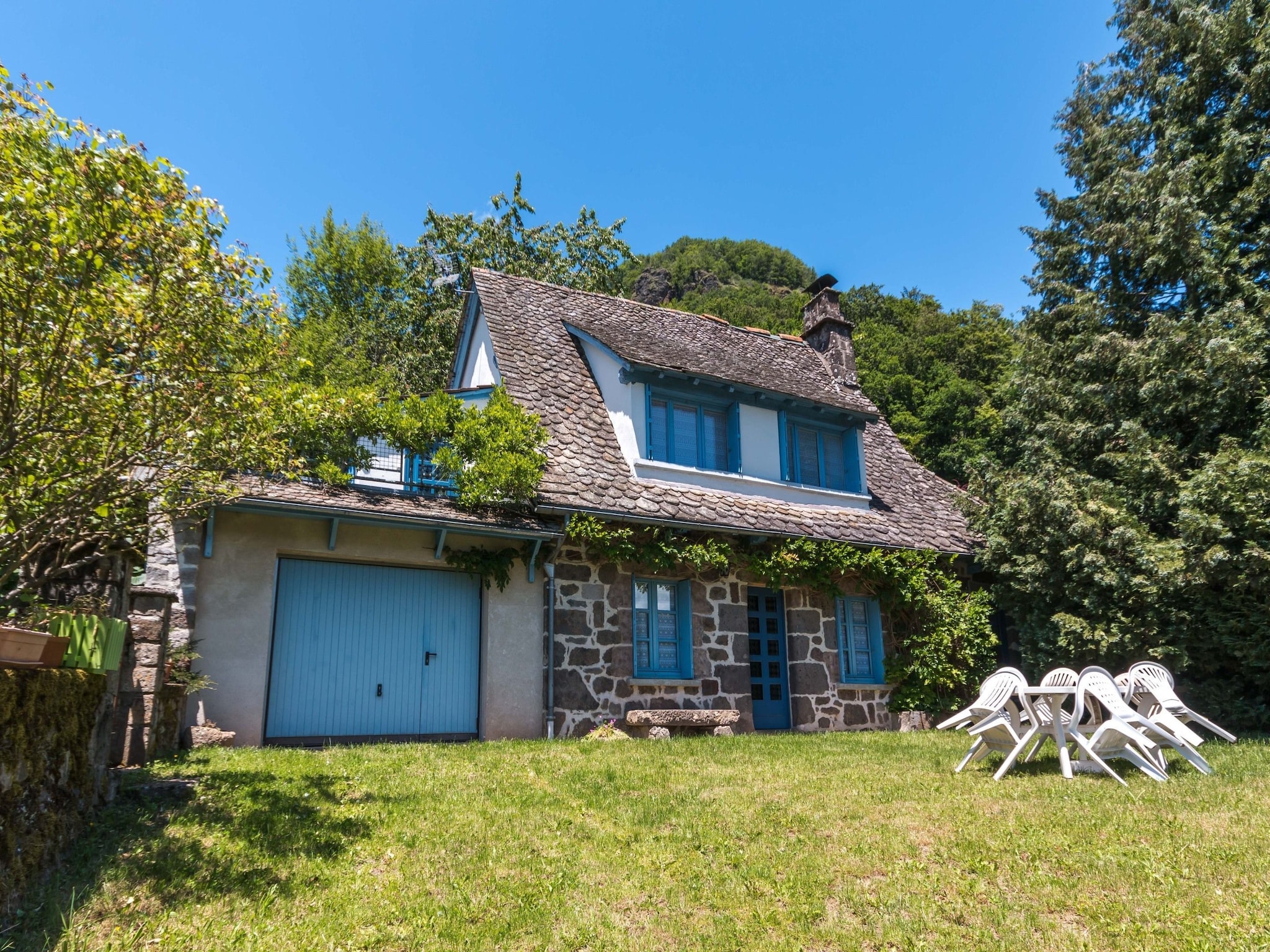   Maison près des volcans d'Auvergne