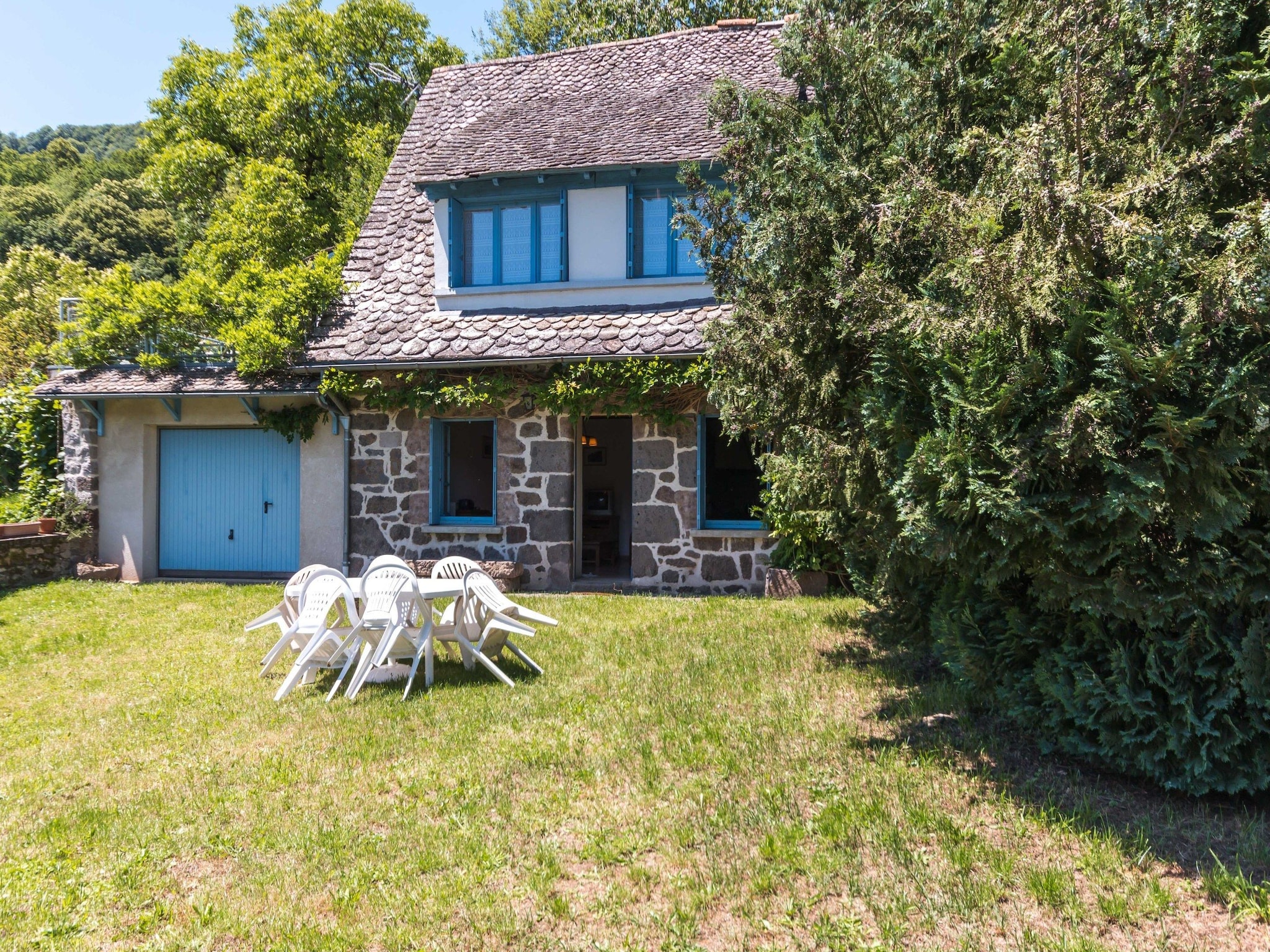   Maison près des volcans d'Auvergne
