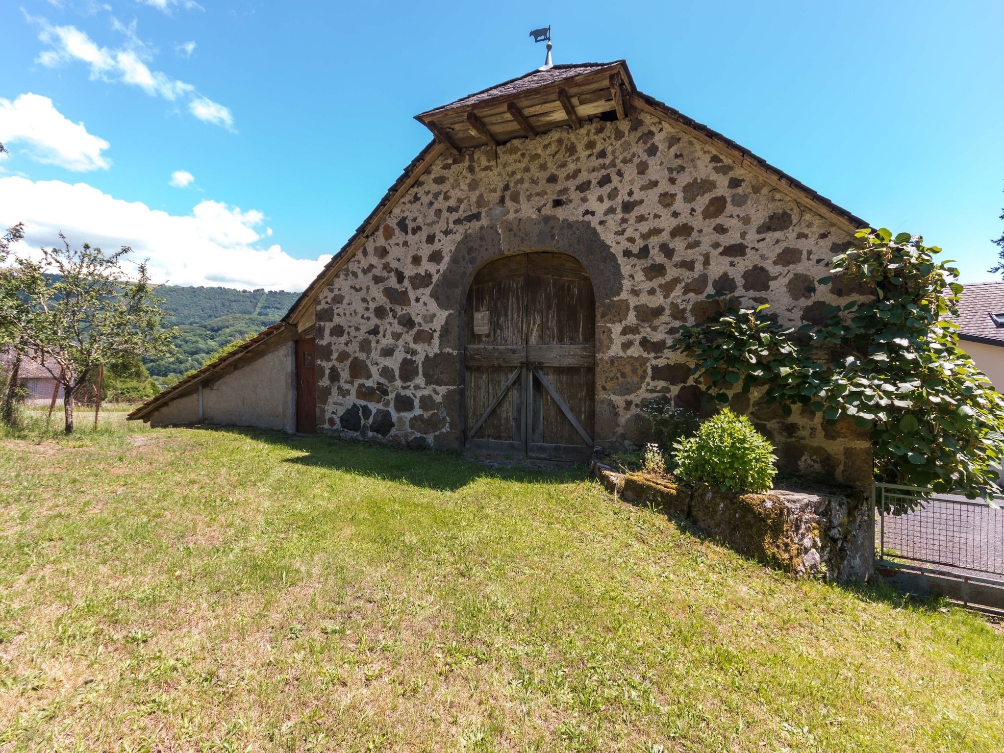   Maison près des volcans d'Auvergne