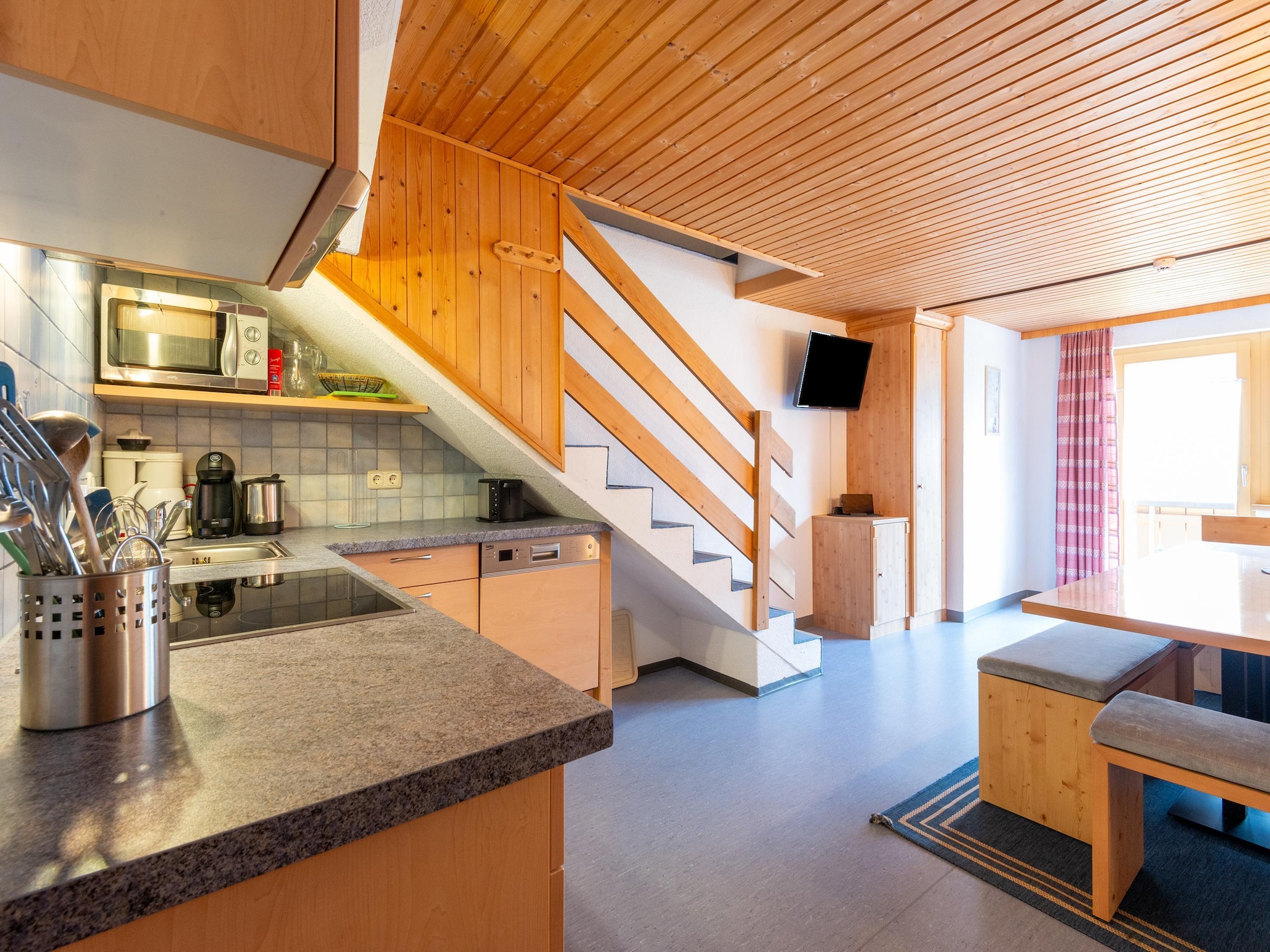   Apartment 4-6/3