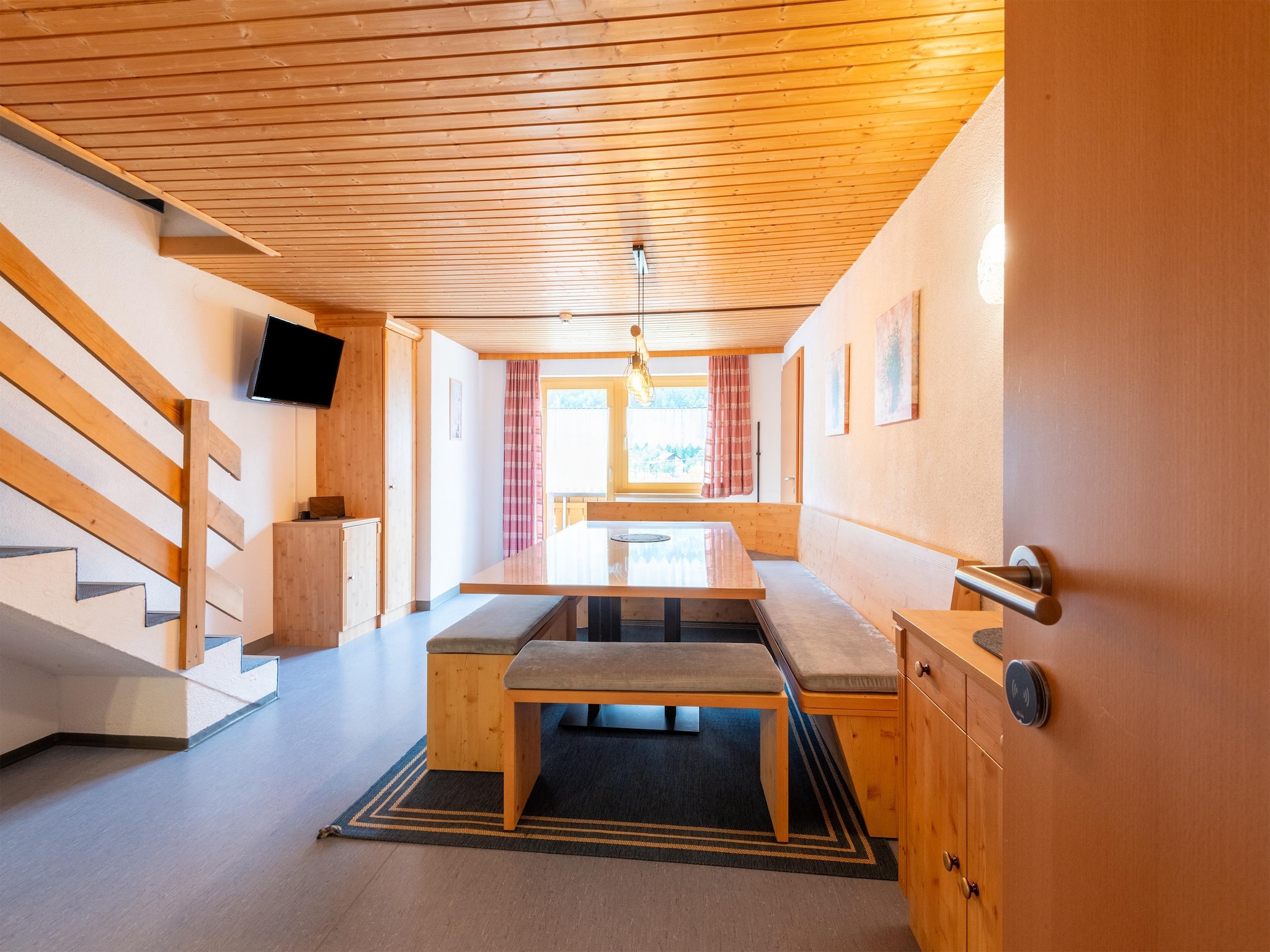   Apartment 4-6/3