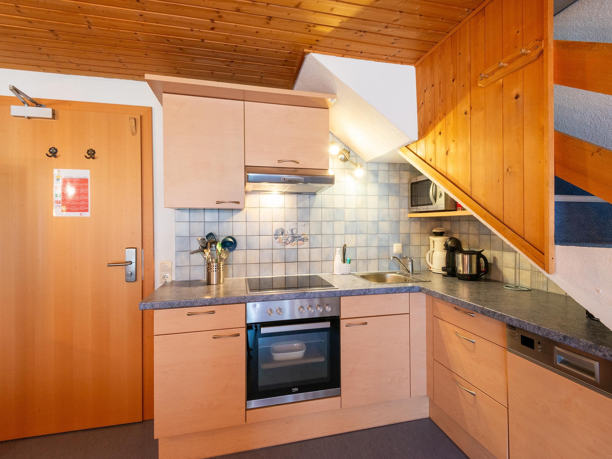   Apartment 4-6/3